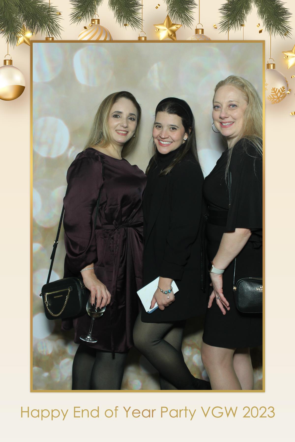 VGW End of Year Party | View more photos from the event at gallery.myselfiemirror.ca/u/romanmyselfiemirrorca/VGW-End-of-Year-Party