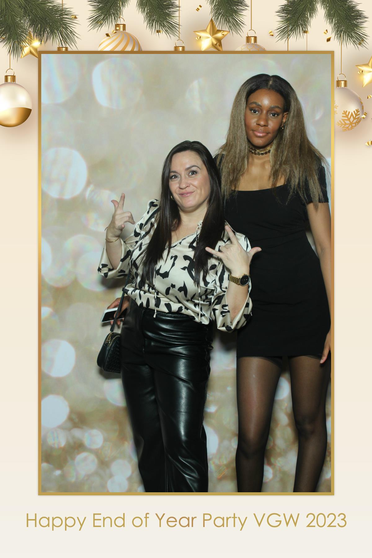 VGW End of Year Party | View more photos from the event at gallery.myselfiemirror.ca/u/romanmyselfiemirrorca/VGW-End-of-Year-Party