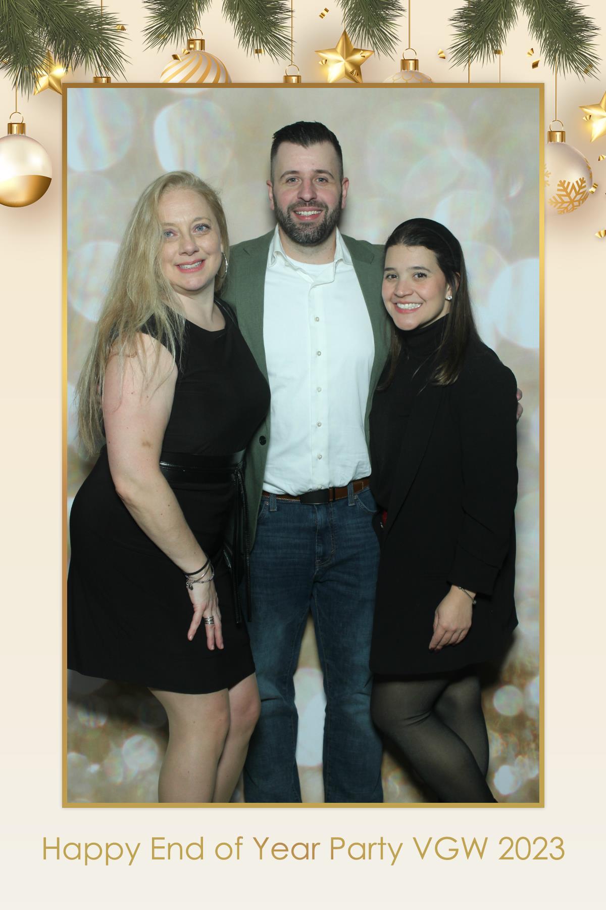 VGW End of Year Party | View more photos from the event at gallery.myselfiemirror.ca/u/romanmyselfiemirrorca/VGW-End-of-Year-Party