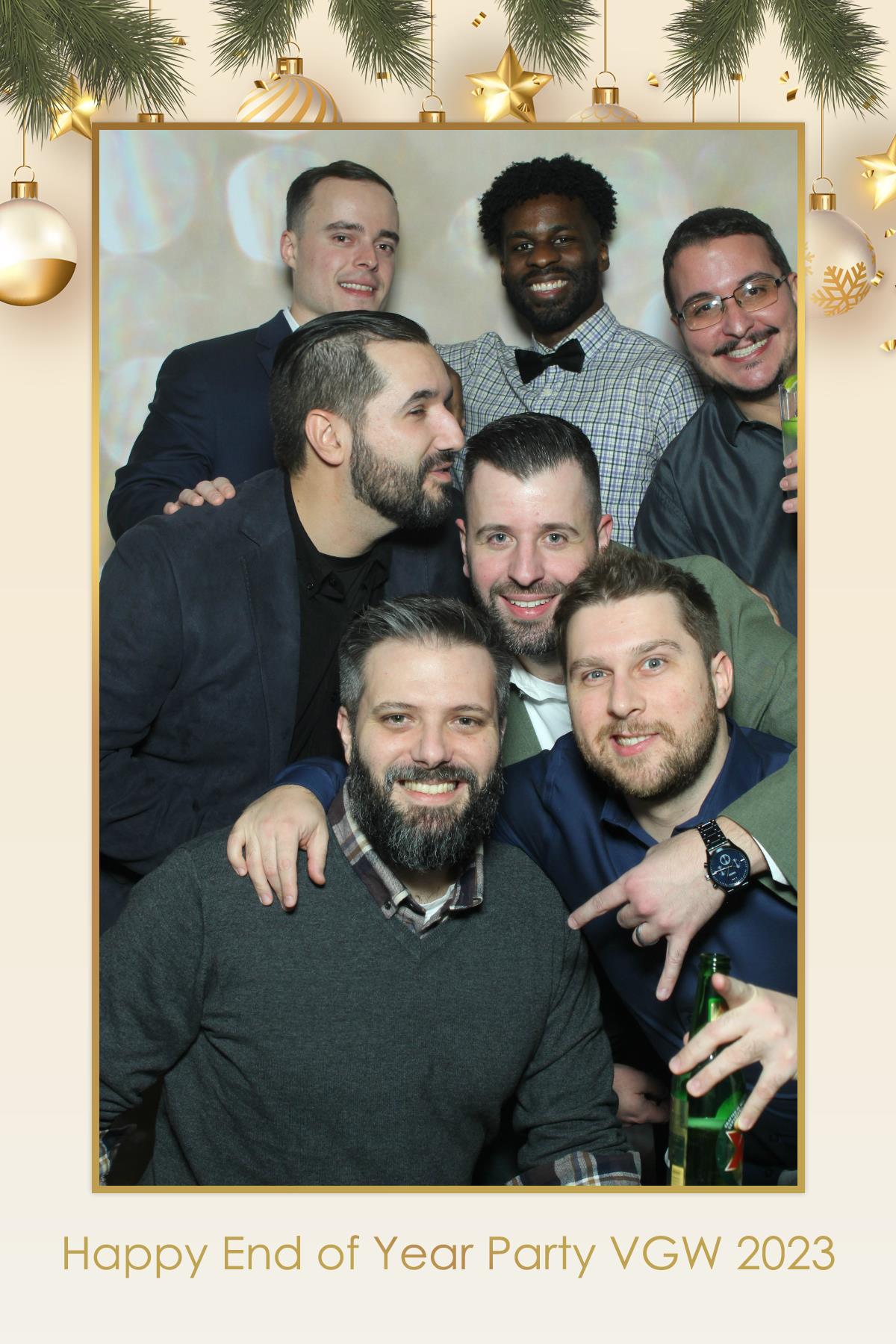 VGW End of Year Party | View more photos from the event at gallery.myselfiemirror.ca/u/romanmyselfiemirrorca/VGW-End-of-Year-Party