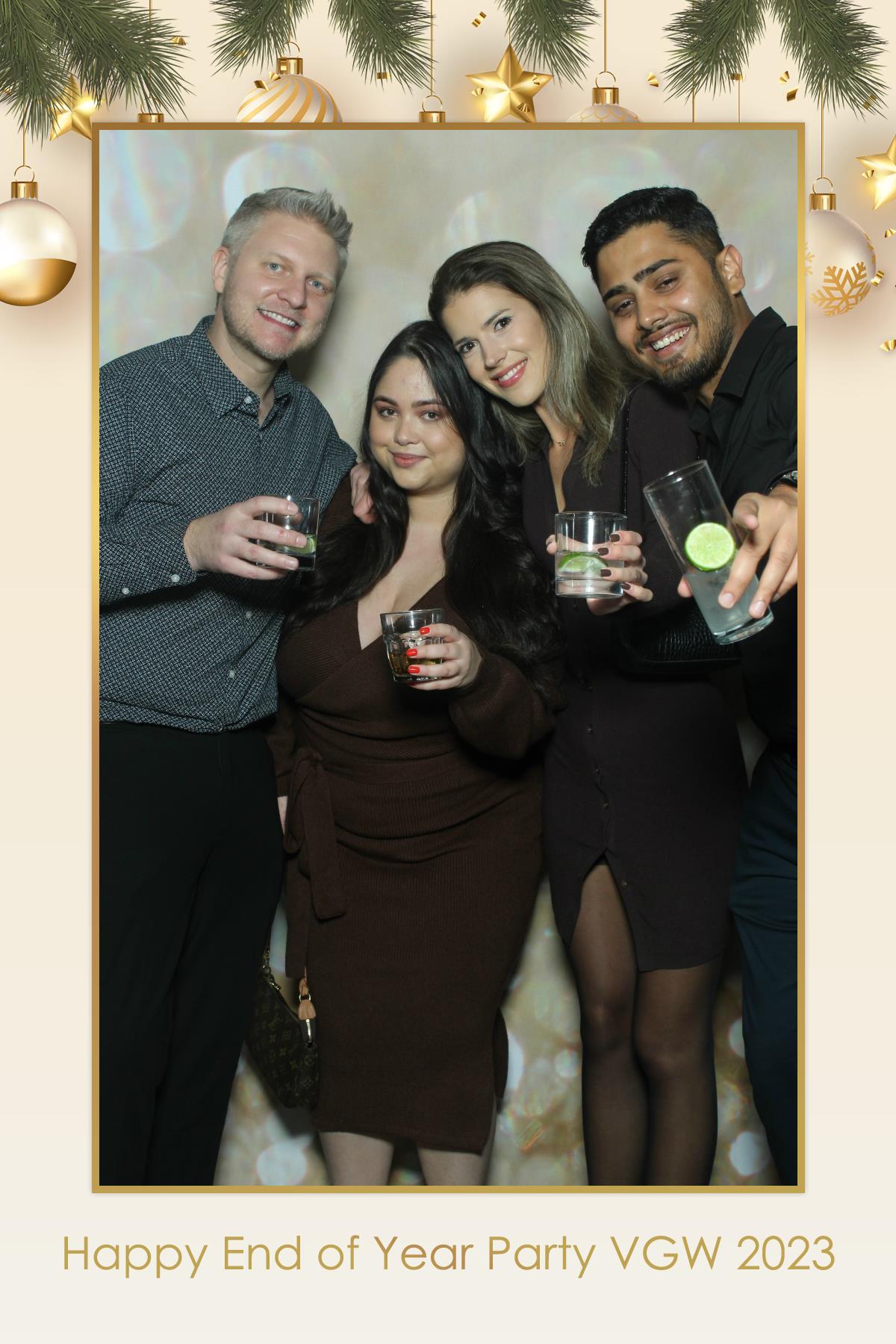 VGW End of Year Party | View more photos from the event at gallery.myselfiemirror.ca/u/romanmyselfiemirrorca/VGW-End-of-Year-Party