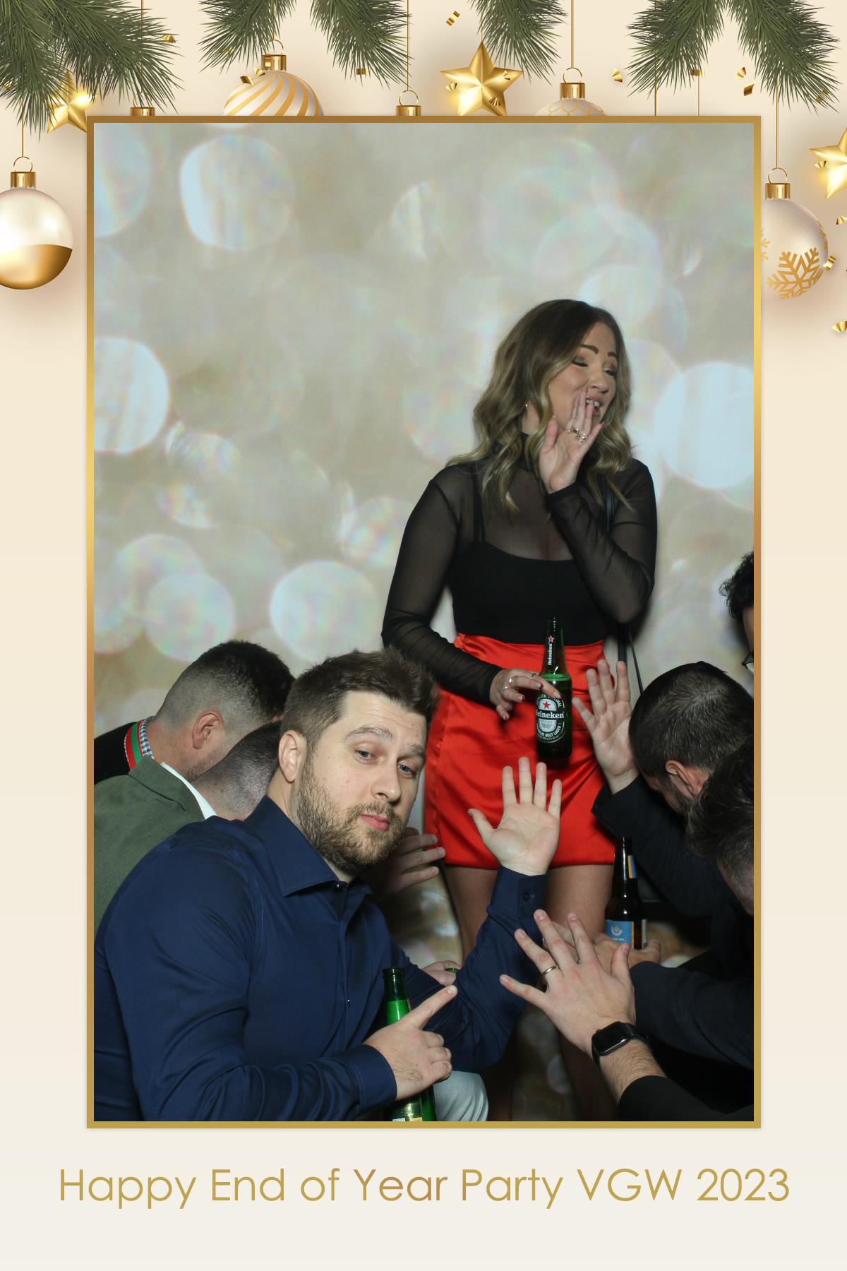 VGW End of Year Party | View more photos from the event at gallery.myselfiemirror.ca/u/romanmyselfiemirrorca/VGW-End-of-Year-Party