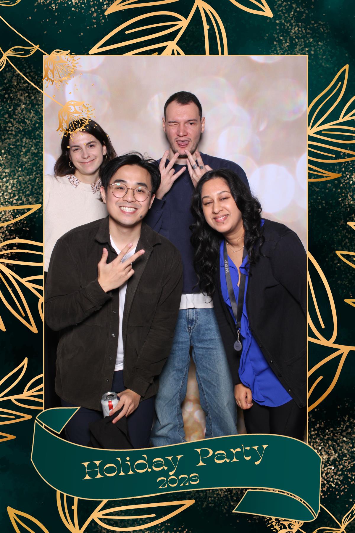 VMLY&R Holiday Party | View more photos from the event at gallery.myselfiemirror.ca/u/romanmyselfiemirrorca/VMLYR-Holiday-Party