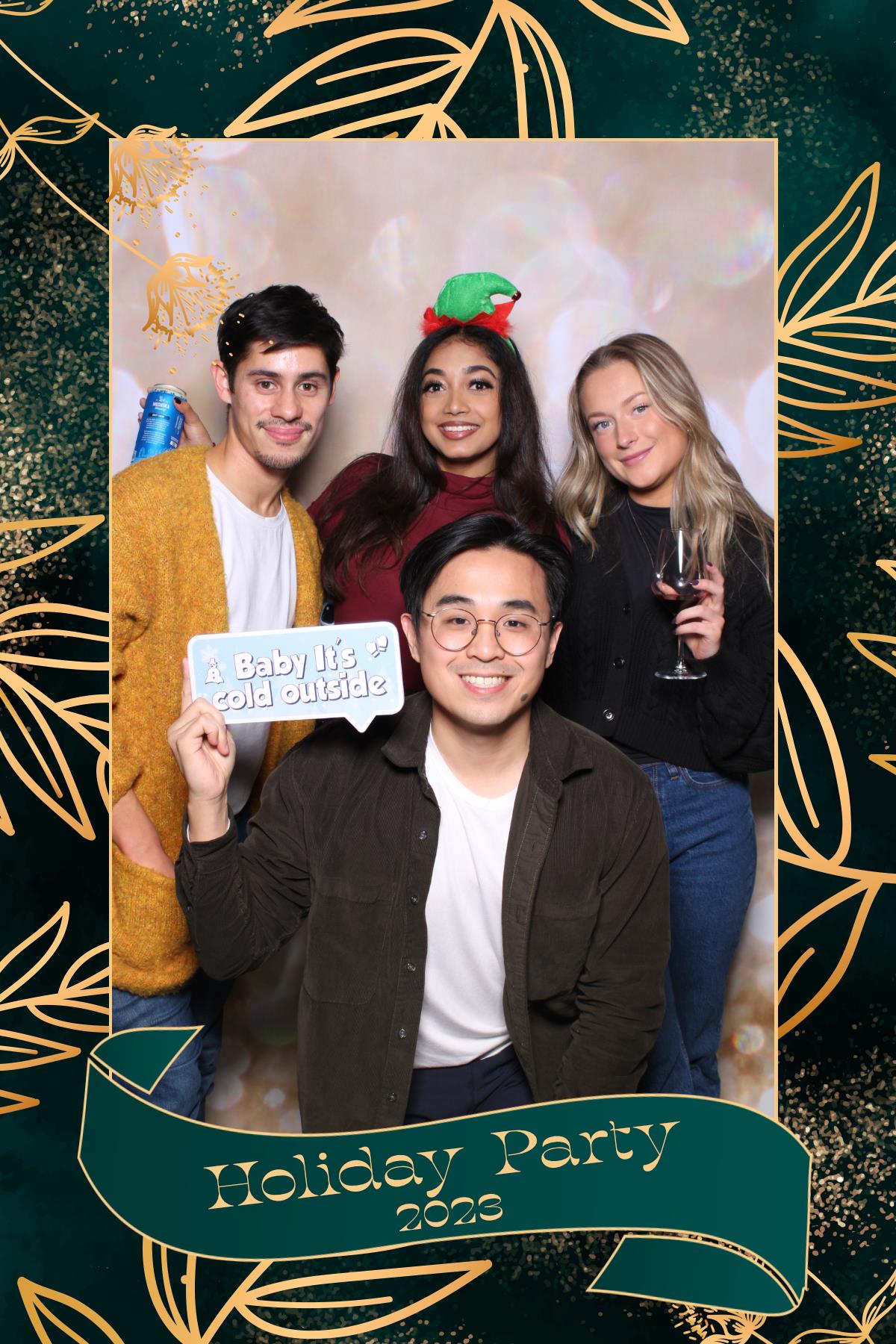 VMLY&R Holiday Party | View more photos from the event at gallery.myselfiemirror.ca/u/romanmyselfiemirrorca/VMLYR-Holiday-Party