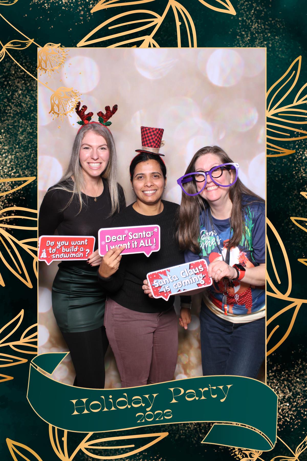 VMLY&R Holiday Party | View more photos from the event at gallery.myselfiemirror.ca/u/romanmyselfiemirrorca/VMLYR-Holiday-Party