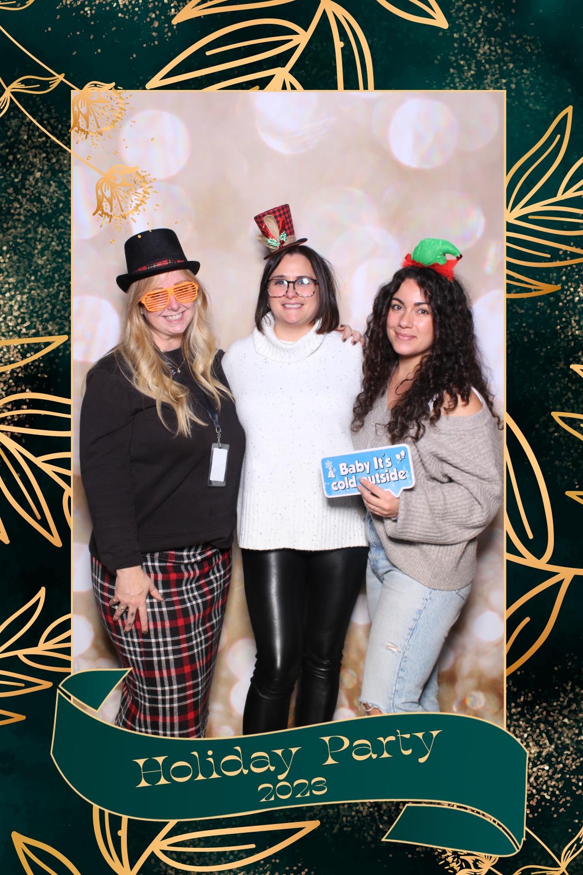 VMLY&R Holiday Party | View more photos from the event at gallery.myselfiemirror.ca/u/romanmyselfiemirrorca/VMLYR-Holiday-Party