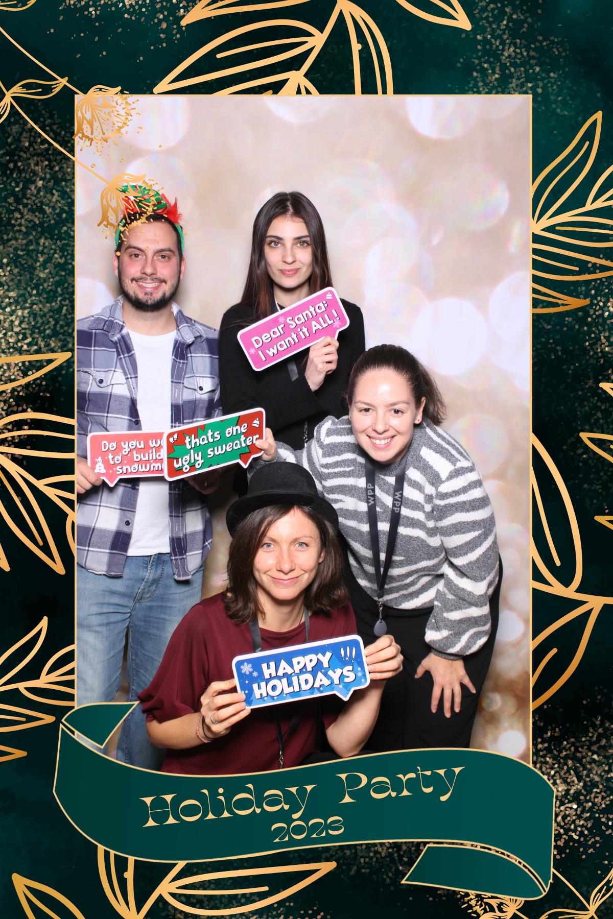 VMLY&R Holiday Party | View more photos from the event at gallery.myselfiemirror.ca/u/romanmyselfiemirrorca/VMLYR-Holiday-Party