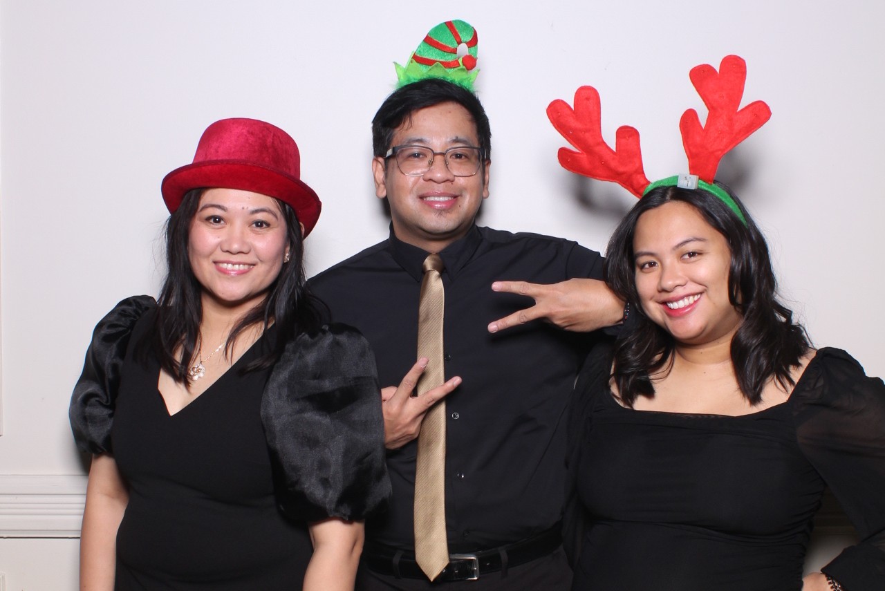 Integrated Display Holiday Party  | View more photos from the event at gallery.myselfiemirror.ca/u/romanmyselfiemirrorca/Integrated-Display-Holiday-Party