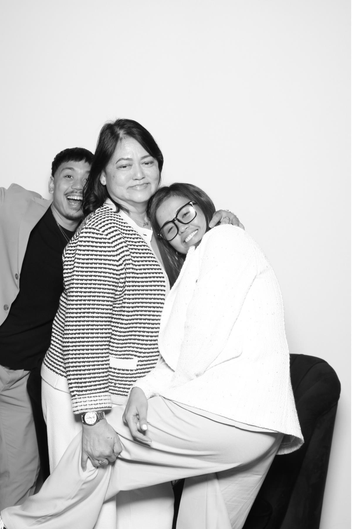 Jorge & Fhaye | View more photos from the event at gallery.myselfiemirror.ca/u/romanmyselfiemirrorca/Jorge-Fhaye