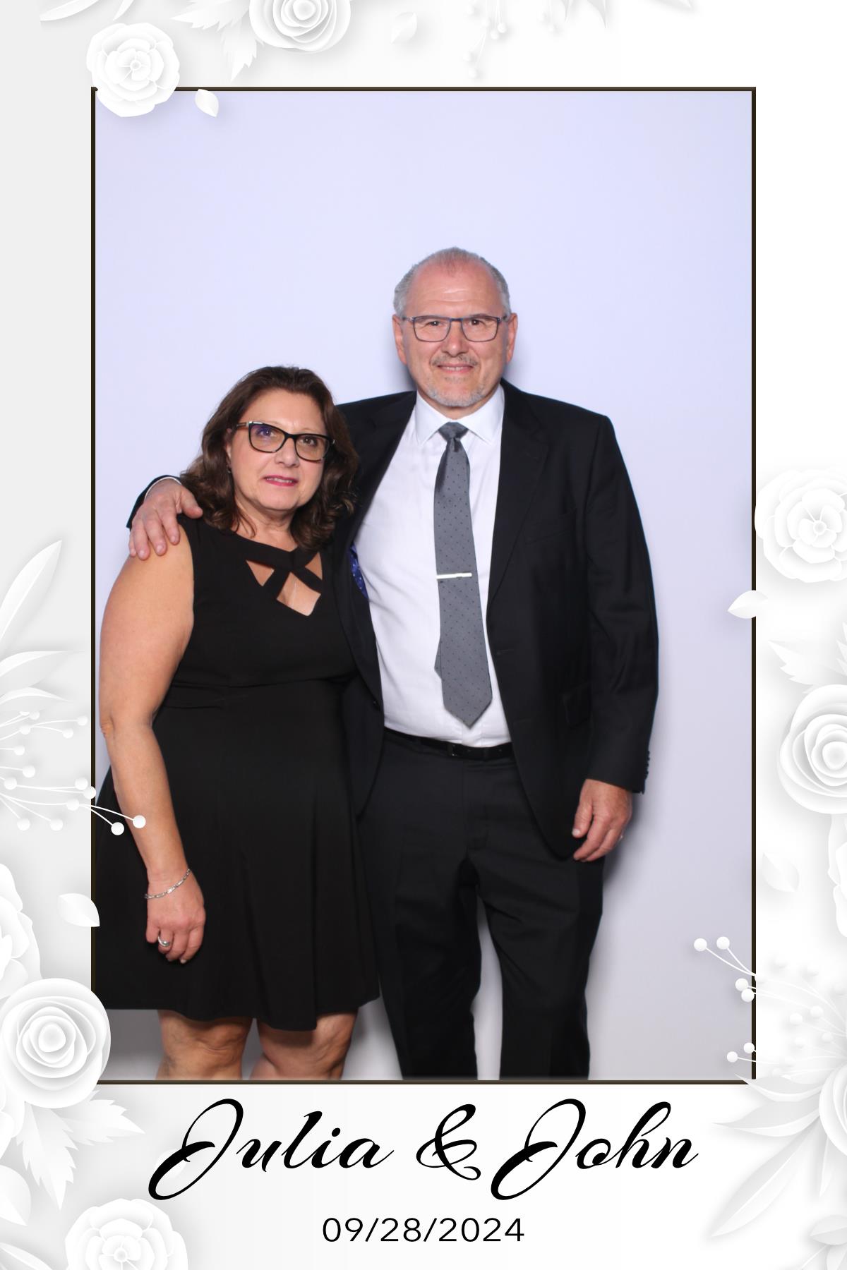 Julia & John | View more photos from the event at gallery.myselfiemirror.ca/u/romanmyselfiemirrorca/Julia-John