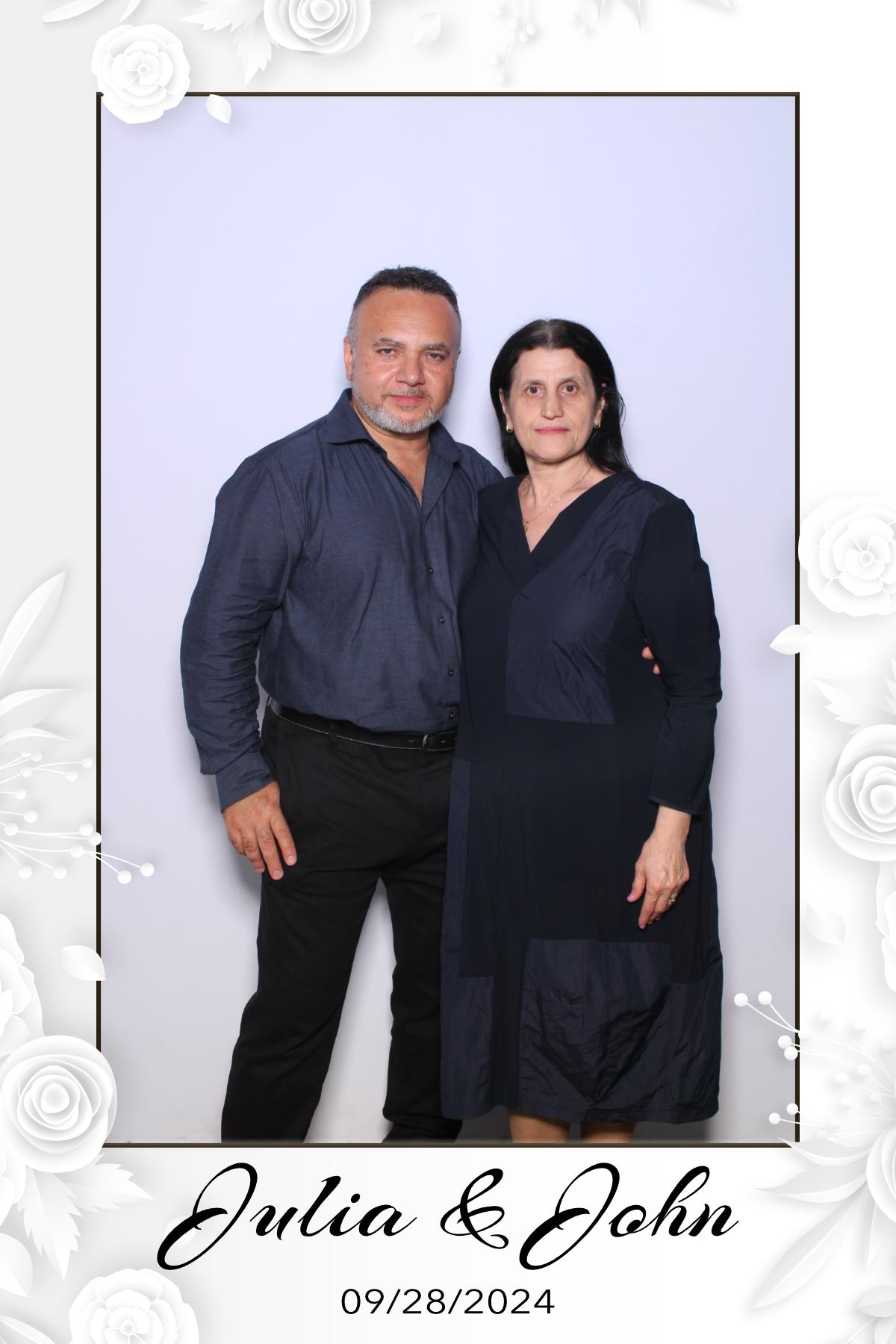 Julia & John | View more photos from the event at gallery.myselfiemirror.ca/u/romanmyselfiemirrorca/Julia-John