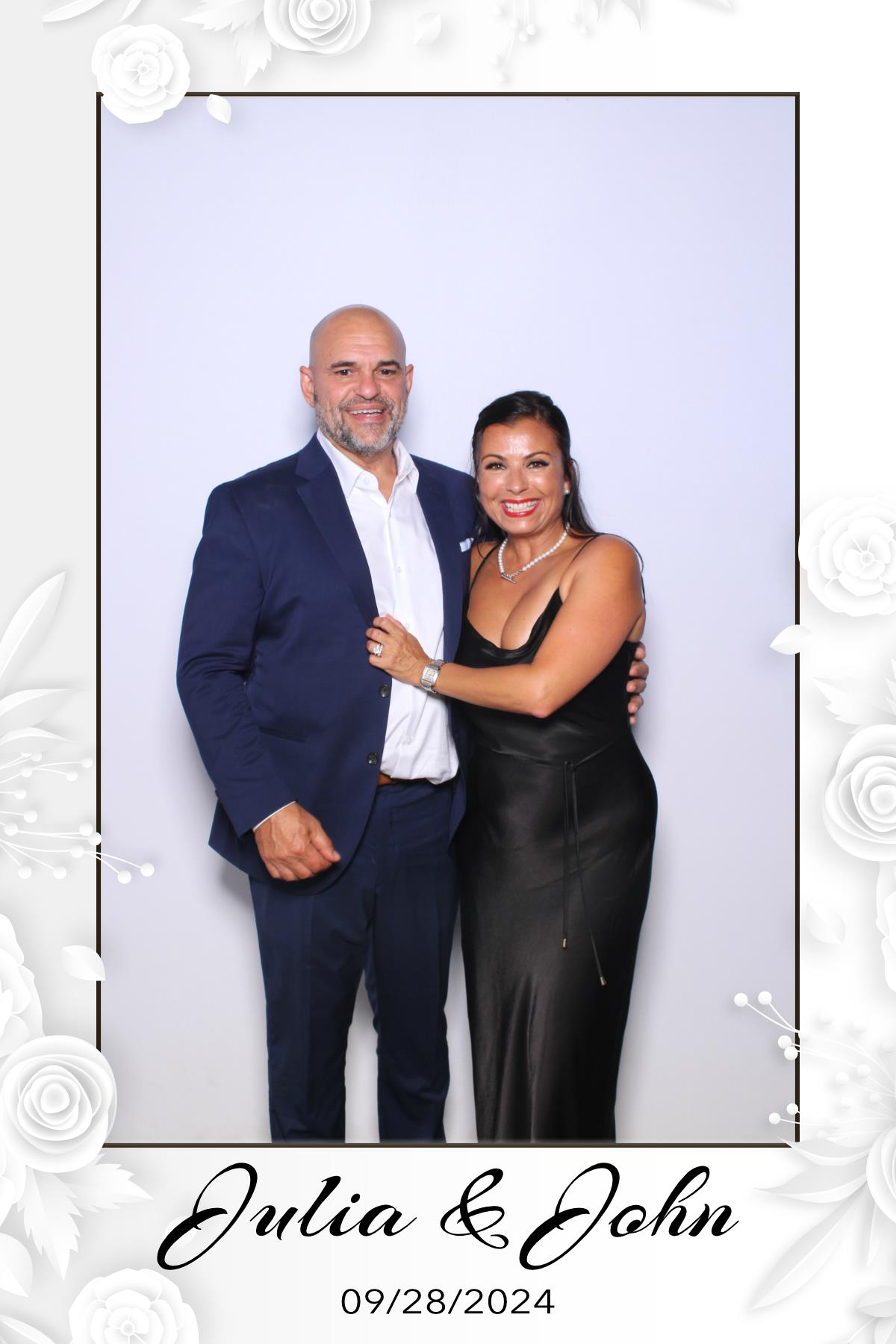 Julia & John | View more photos from the event at gallery.myselfiemirror.ca/u/romanmyselfiemirrorca/Julia-John