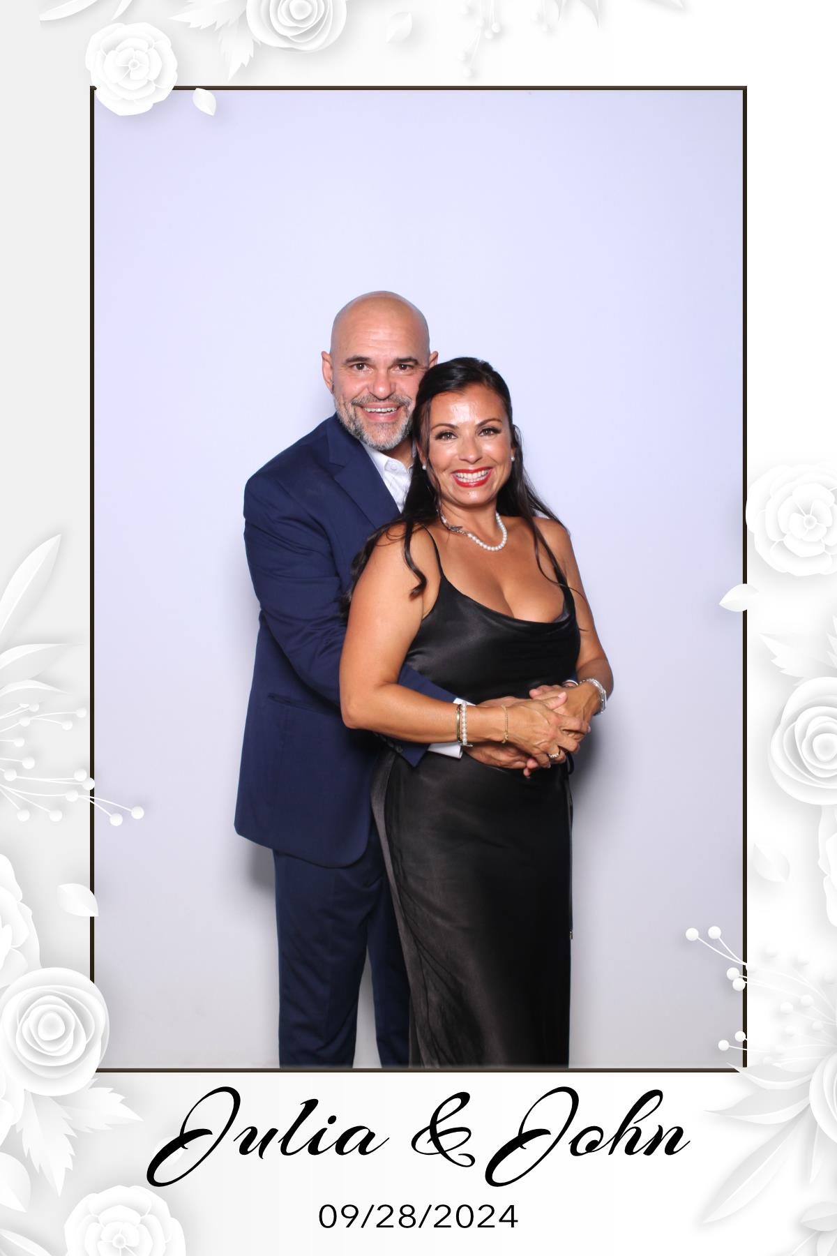 Julia & John | View more photos from the event at gallery.myselfiemirror.ca/u/romanmyselfiemirrorca/Julia-John