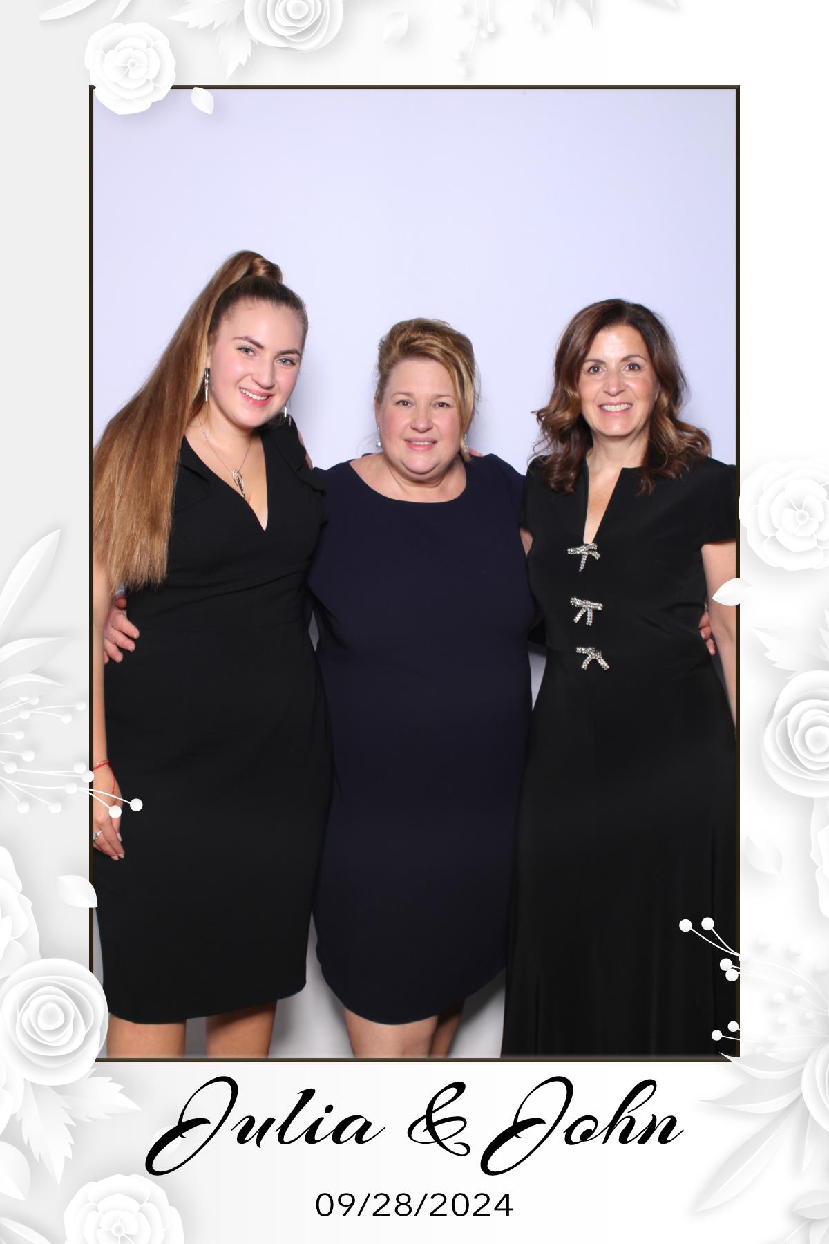 Julia & John | View more photos from the event at gallery.myselfiemirror.ca/u/romanmyselfiemirrorca/Julia-John