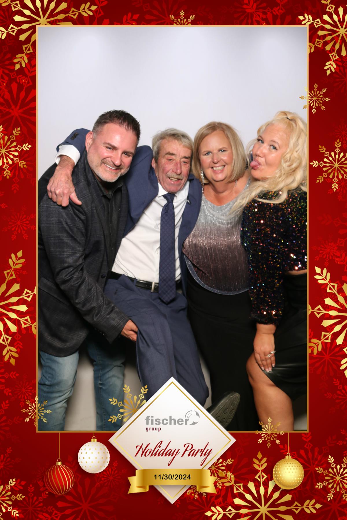fischer Canada Holiday Party  | View more photos from the event at gallery.myselfiemirror.ca/u/romanmyselfiemirrorca/fischer-Canada-Holiday-Party