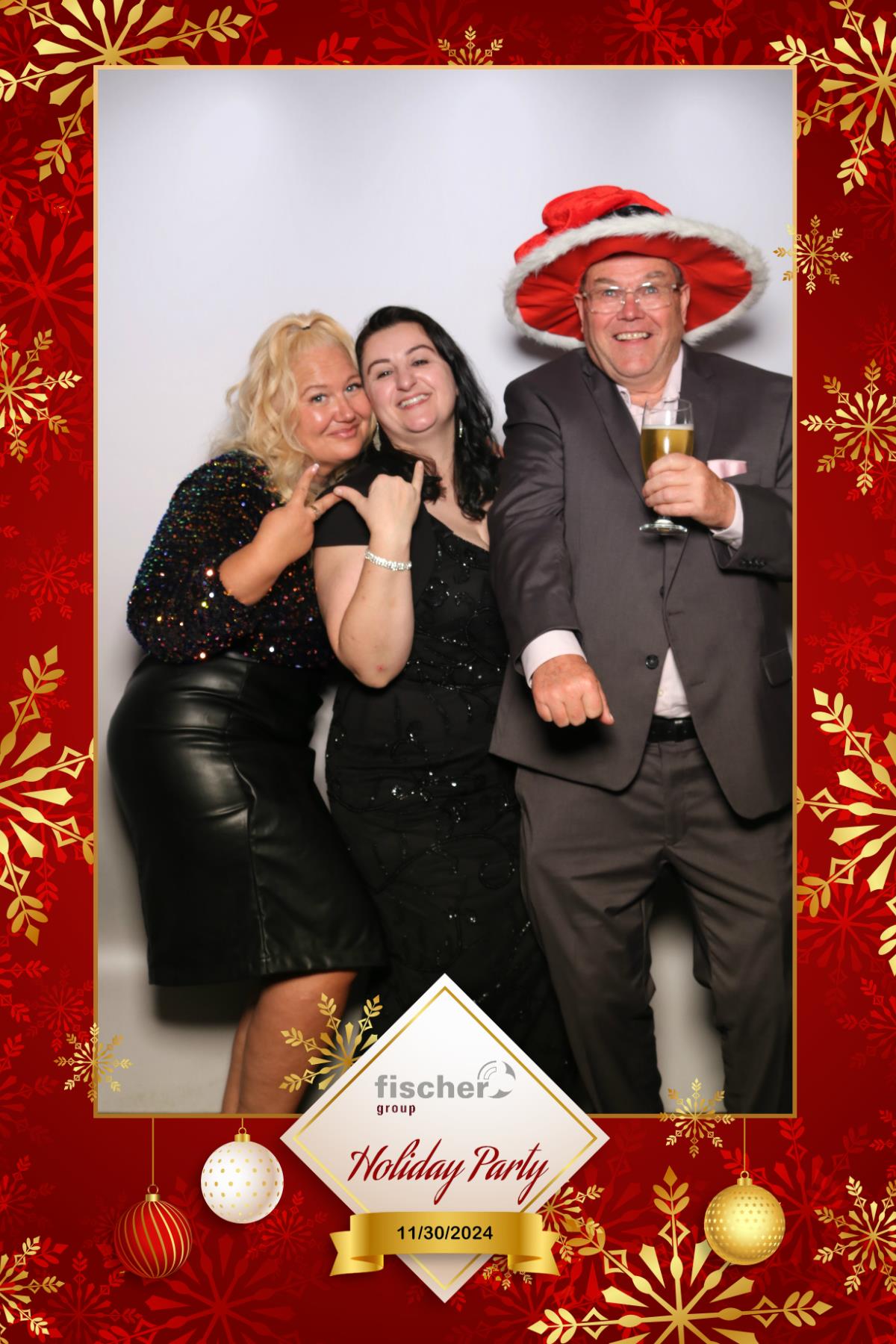 fischer Canada Holiday Party  | View more photos from the event at gallery.myselfiemirror.ca/u/romanmyselfiemirrorca/fischer-Canada-Holiday-Party