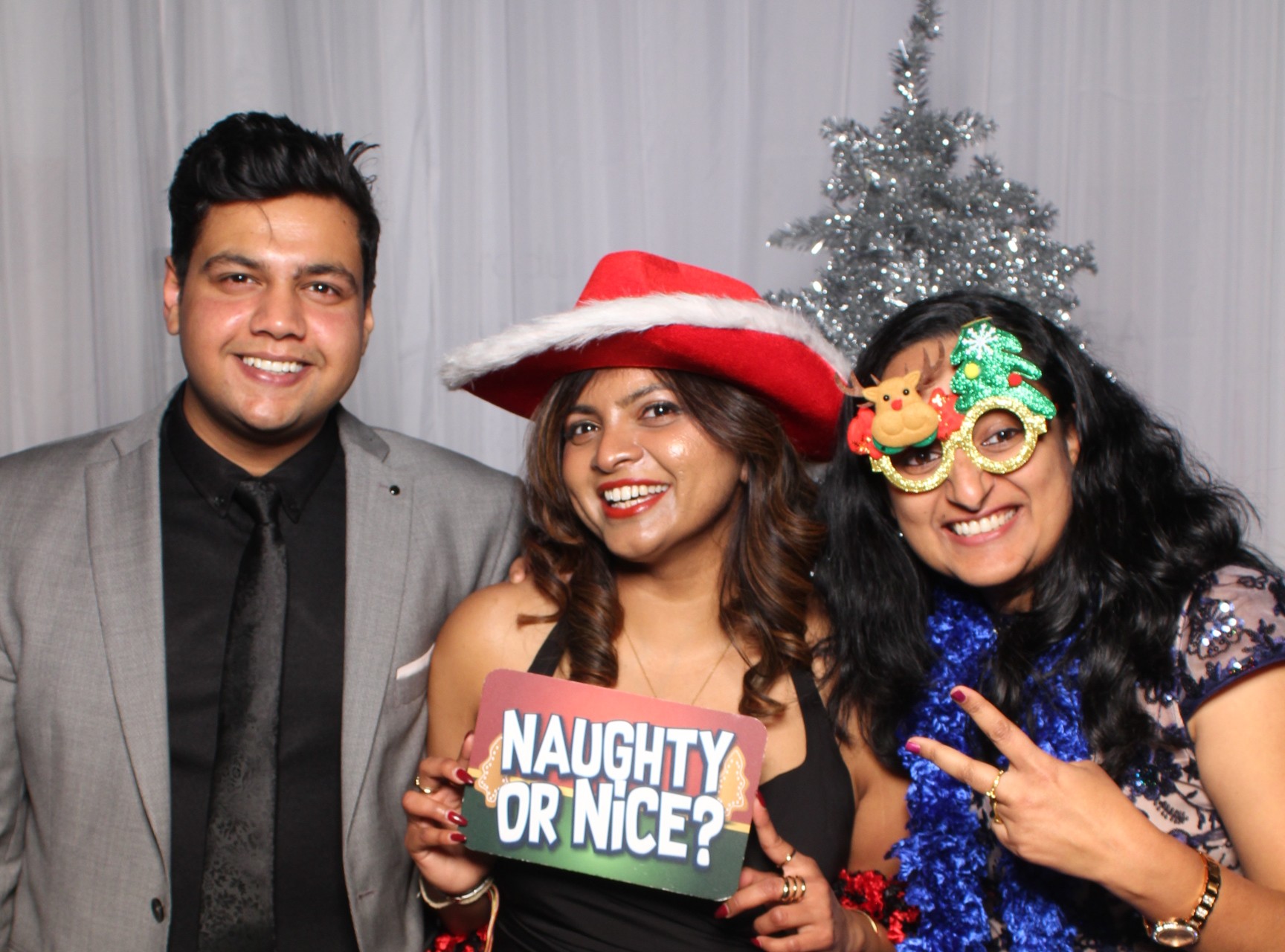 Amphenol-HSIO Holiday Party | View more photos from the event at gallery.myselfiemirror.ca/u/romanmyselfiemirrorca/Amphenol-HSIO-Holiday-Party