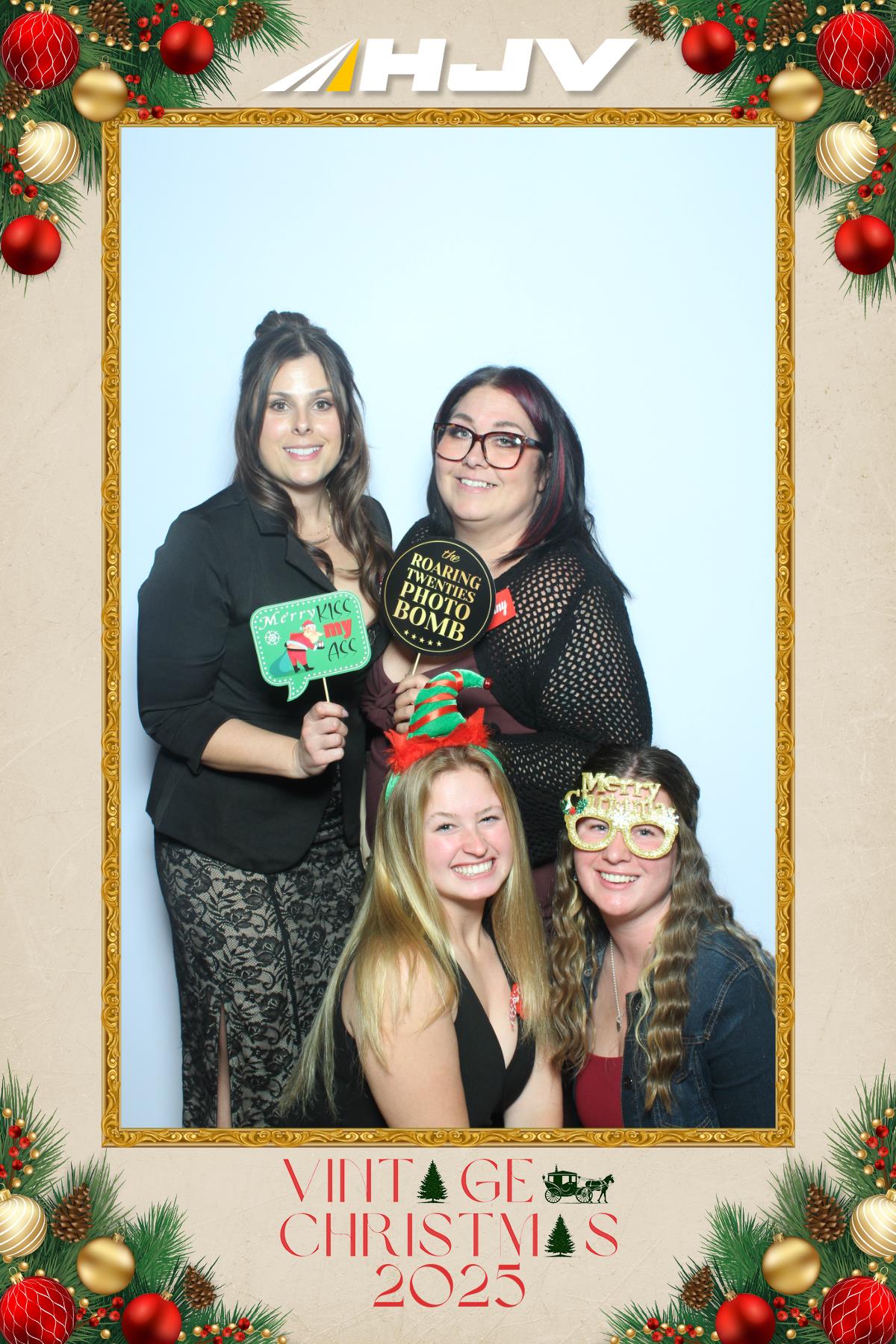 HJV Vintage Christmas 2025 | View more photos from the event at gallery.myselfiemirror.ca/u/romanmyselfiemirrorca/HJV-Vintage-Christmas-2025