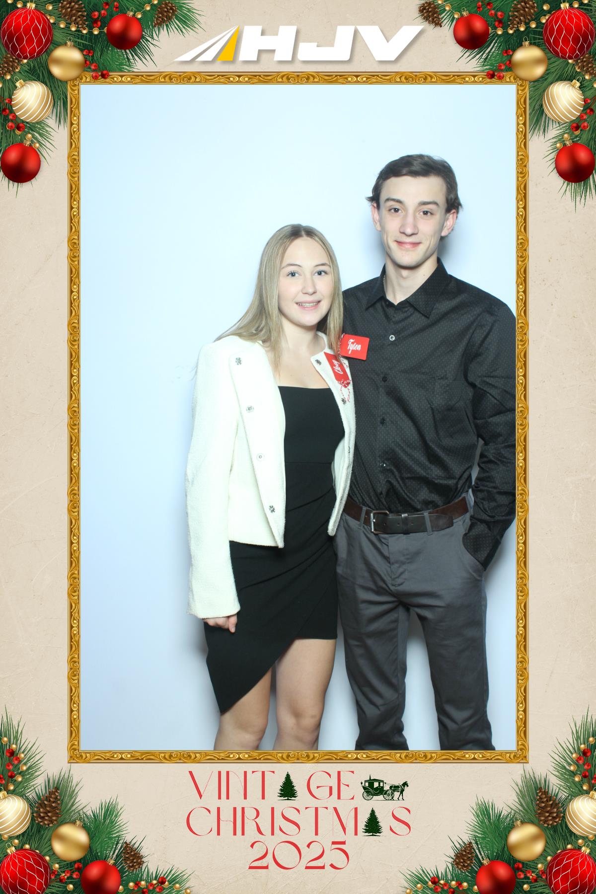 HJV Vintage Christmas 2025 | View more photos from the event at gallery.myselfiemirror.ca/u/romanmyselfiemirrorca/HJV-Vintage-Christmas-2025