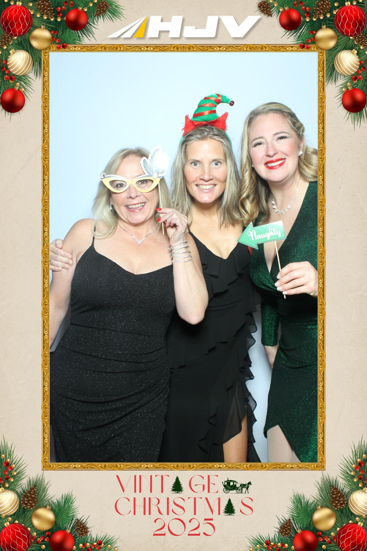 HJV Vintage Christmas 2025 | View more photos from the event at gallery.myselfiemirror.ca/u/romanmyselfiemirrorca/HJV-Vintage-Christmas-2025