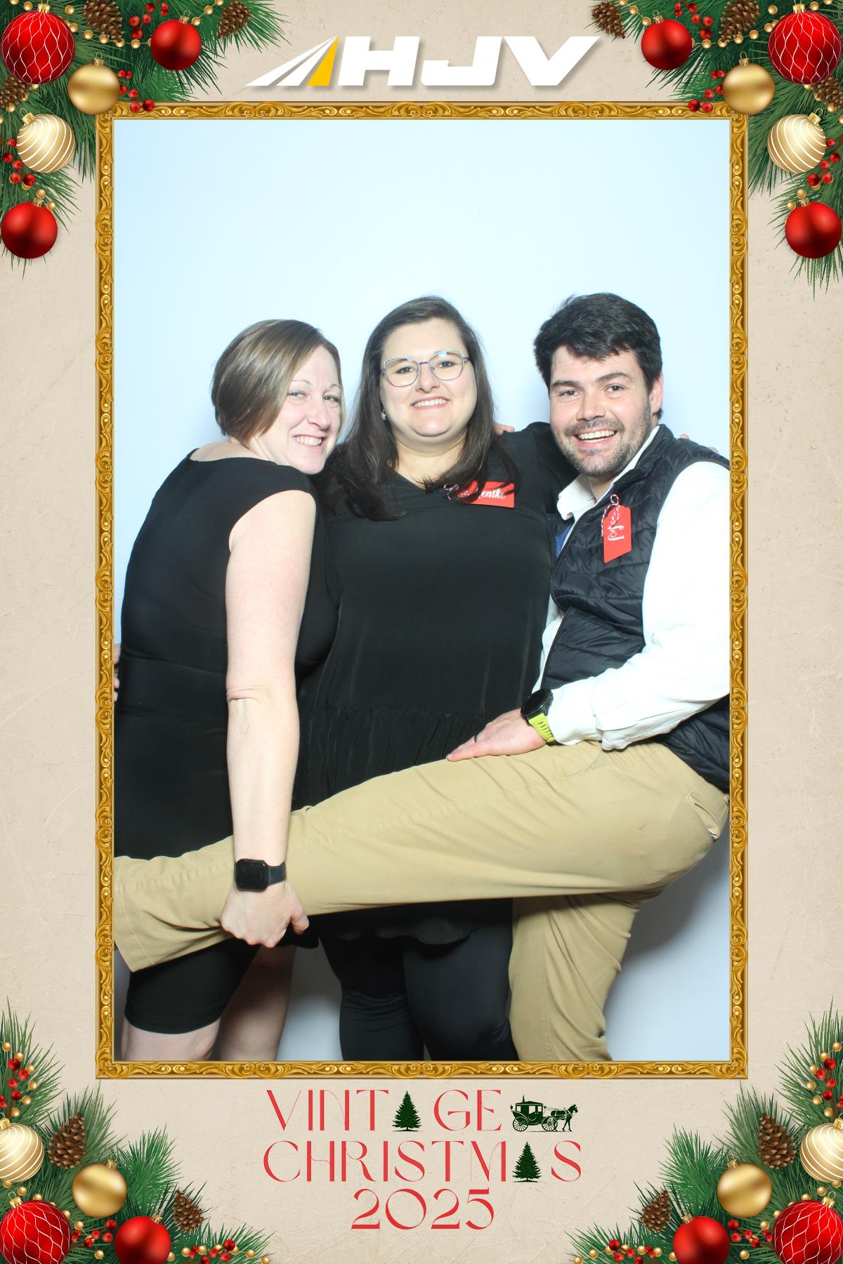 HJV Vintage Christmas 2025 | View more photos from the event at gallery.myselfiemirror.ca/u/romanmyselfiemirrorca/HJV-Vintage-Christmas-2025