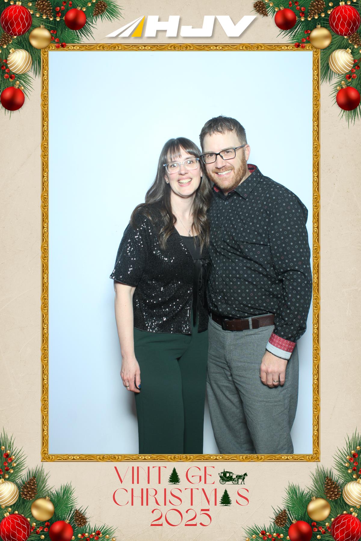 HJV Vintage Christmas 2025 | View more photos from the event at gallery.myselfiemirror.ca/u/romanmyselfiemirrorca/HJV-Vintage-Christmas-2025