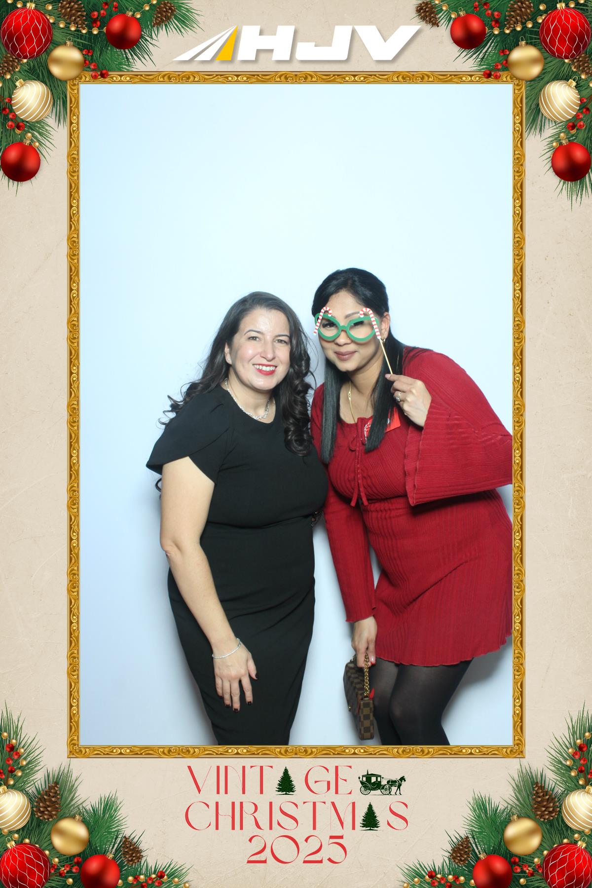 HJV Vintage Christmas 2025 | View more photos from the event at gallery.myselfiemirror.ca/u/romanmyselfiemirrorca/HJV-Vintage-Christmas-2025