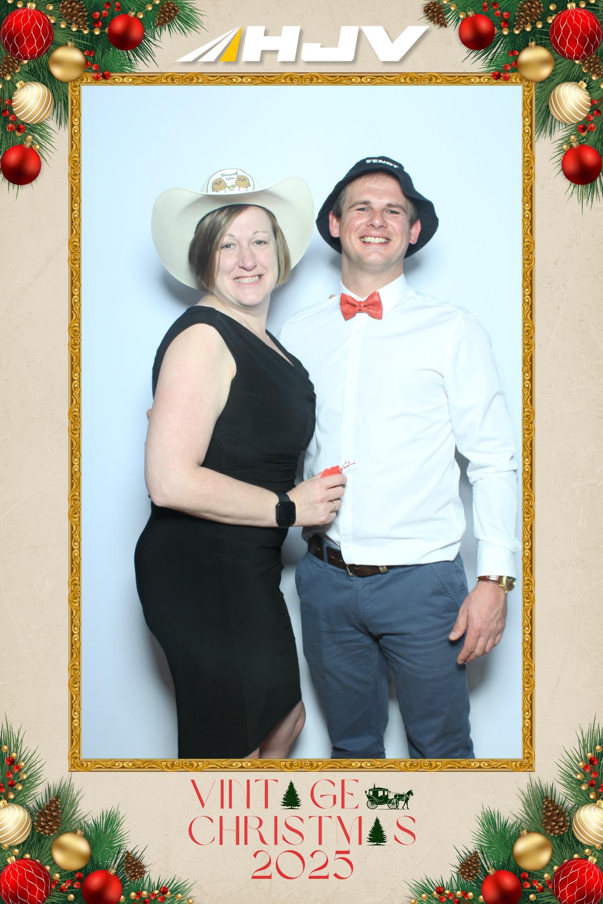 HJV Vintage Christmas 2025 | View more photos from the event at gallery.myselfiemirror.ca/u/romanmyselfiemirrorca/HJV-Vintage-Christmas-2025