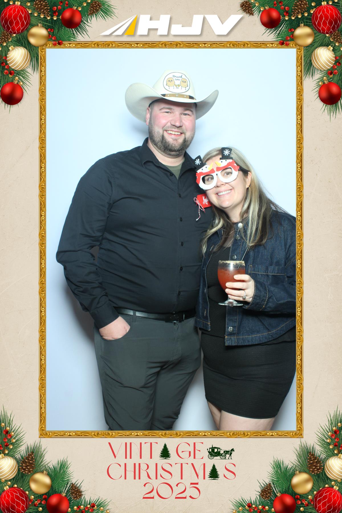 HJV Vintage Christmas 2025 | View more photos from the event at gallery.myselfiemirror.ca/u/romanmyselfiemirrorca/HJV-Vintage-Christmas-2025