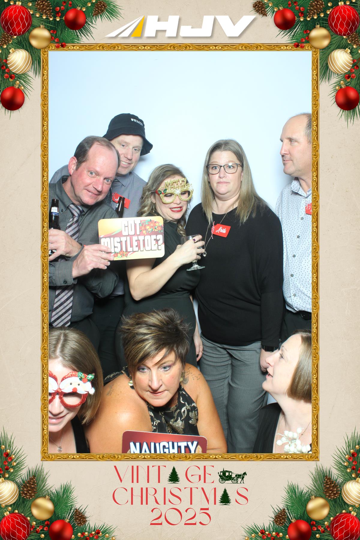 HJV Vintage Christmas 2025 | View more photos from the event at gallery.myselfiemirror.ca/u/romanmyselfiemirrorca/HJV-Vintage-Christmas-2025