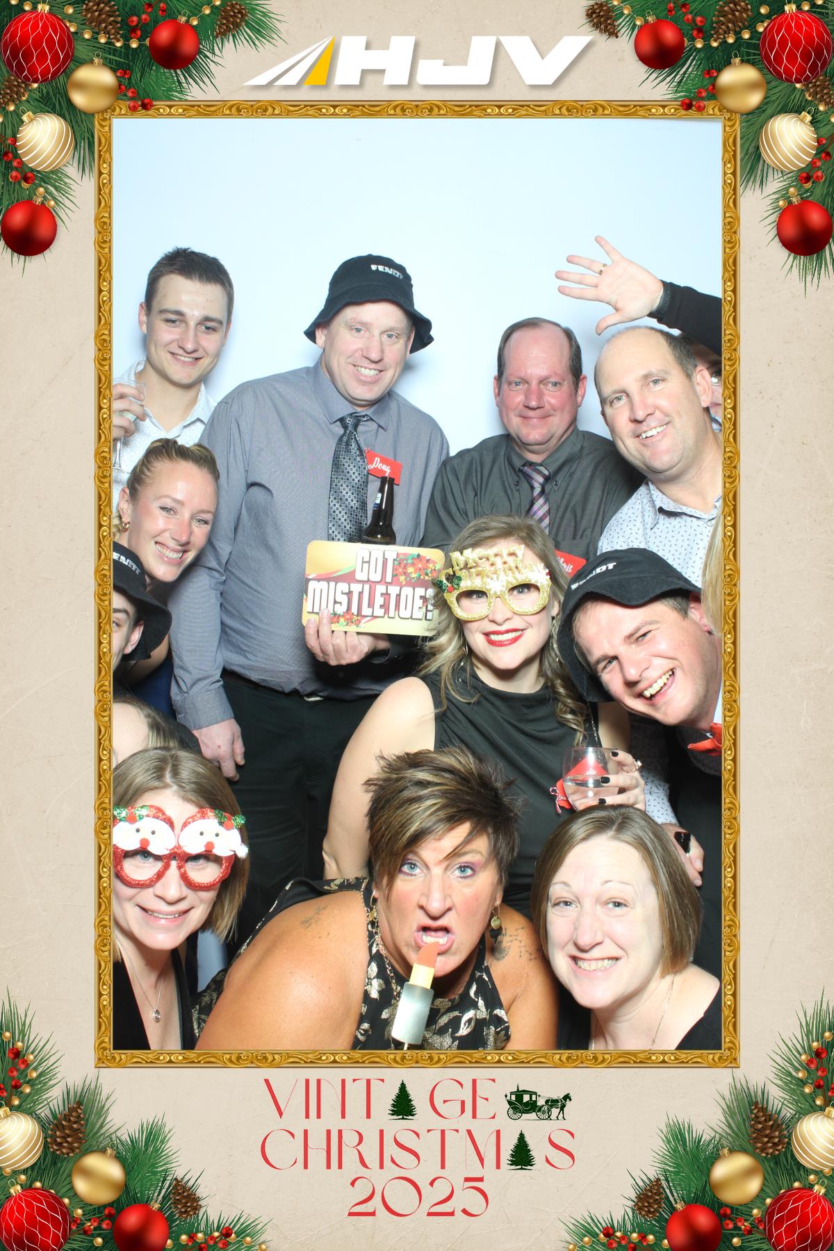 HJV Vintage Christmas 2025 | View more photos from the event at gallery.myselfiemirror.ca/u/romanmyselfiemirrorca/HJV-Vintage-Christmas-2025