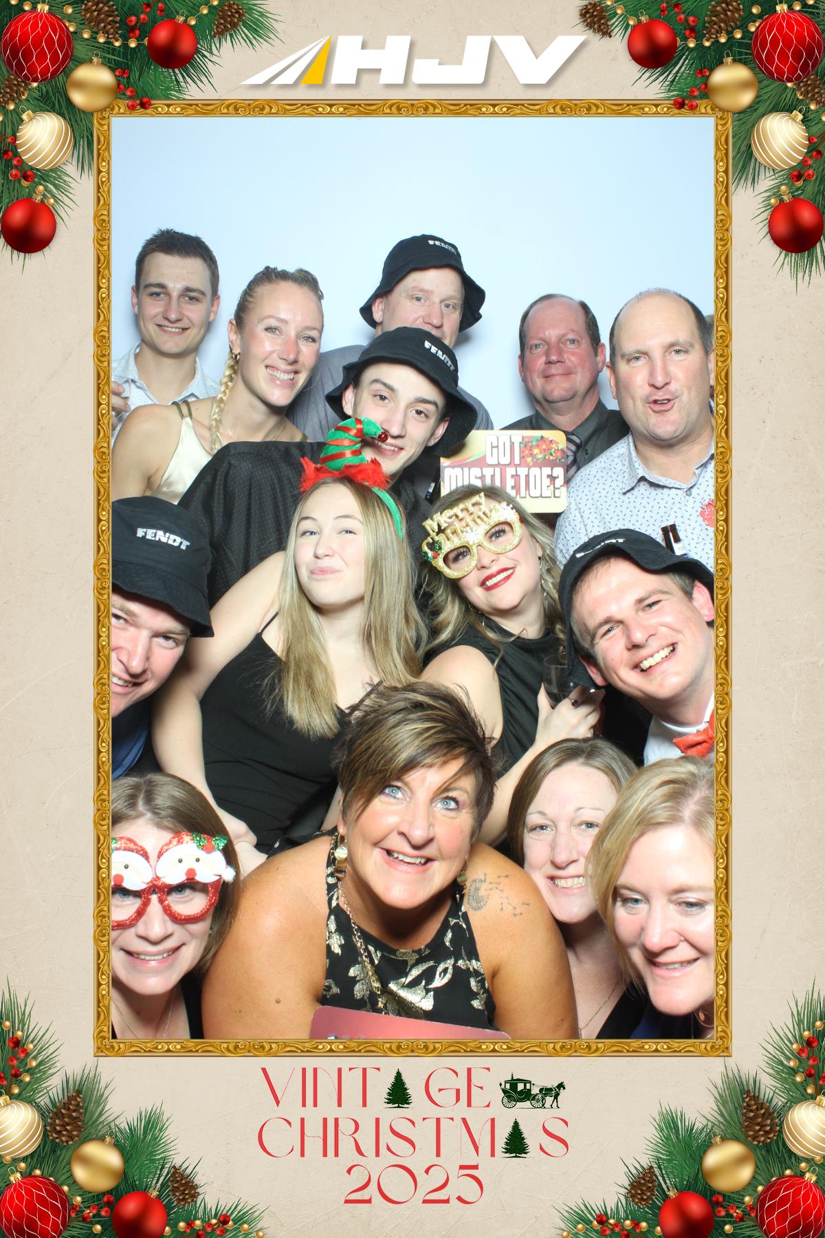 HJV Vintage Christmas 2025 | View more photos from the event at gallery.myselfiemirror.ca/u/romanmyselfiemirrorca/HJV-Vintage-Christmas-2025