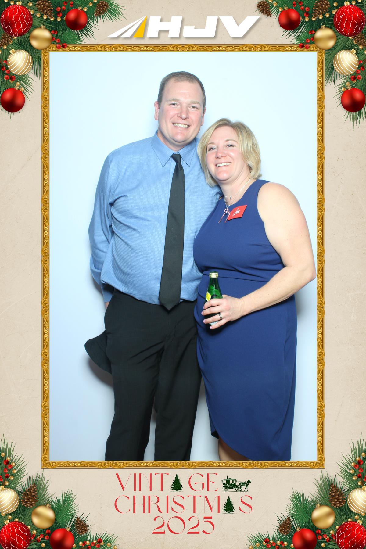 HJV Vintage Christmas 2025 | View more photos from the event at gallery.myselfiemirror.ca/u/romanmyselfiemirrorca/HJV-Vintage-Christmas-2025