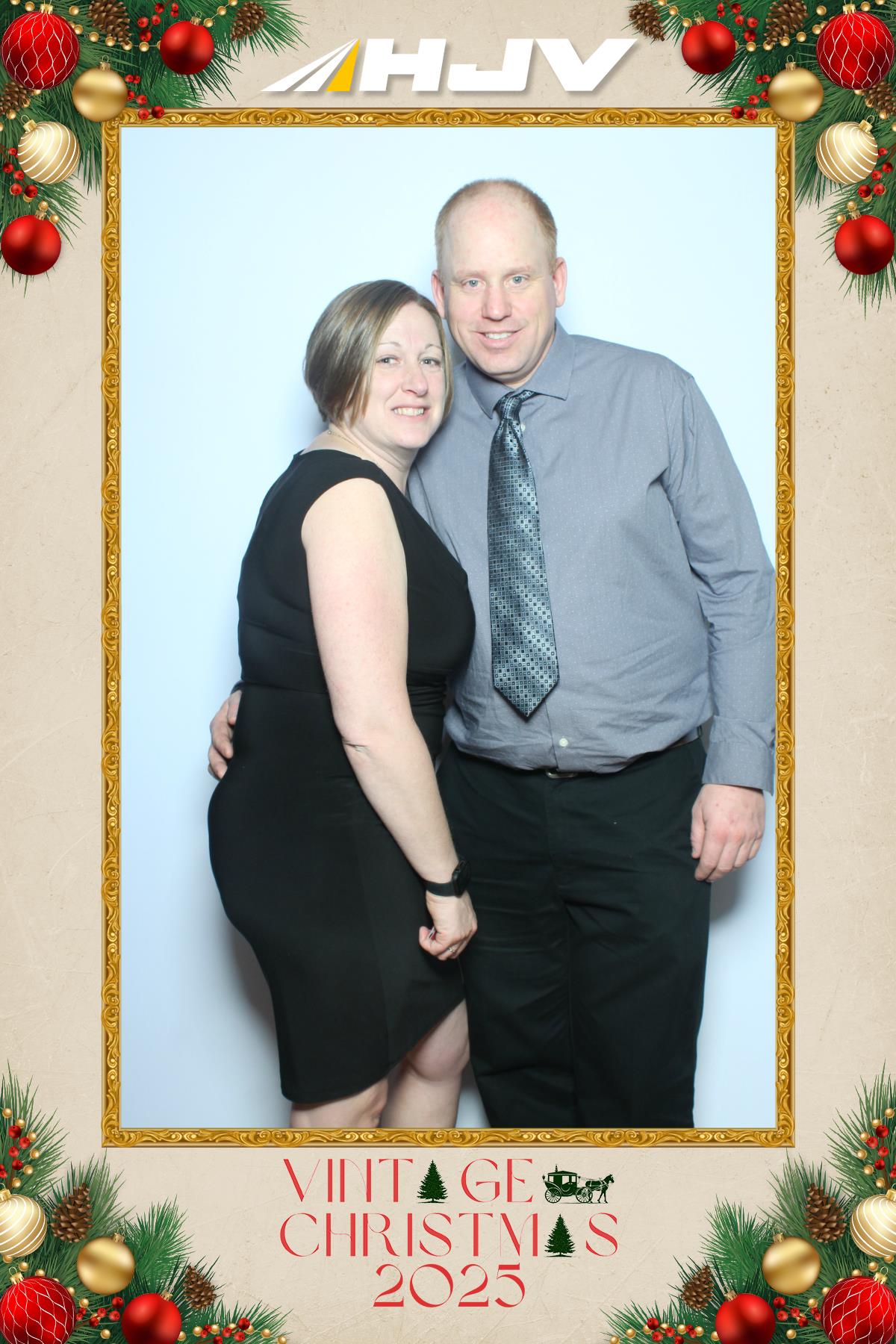 HJV Vintage Christmas 2025 | View more photos from the event at gallery.myselfiemirror.ca/u/romanmyselfiemirrorca/HJV-Vintage-Christmas-2025