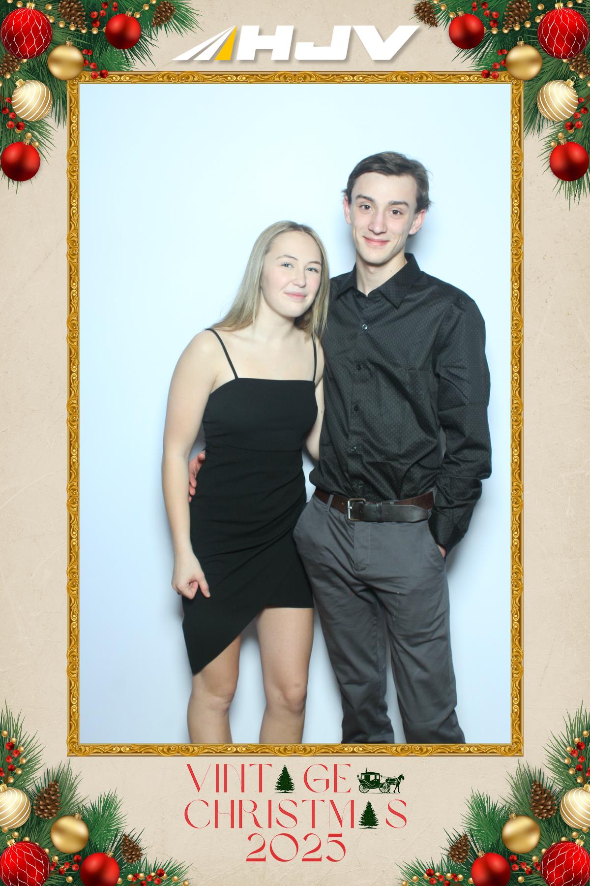 HJV Vintage Christmas 2025 | View more photos from the event at gallery.myselfiemirror.ca/u/romanmyselfiemirrorca/HJV-Vintage-Christmas-2025