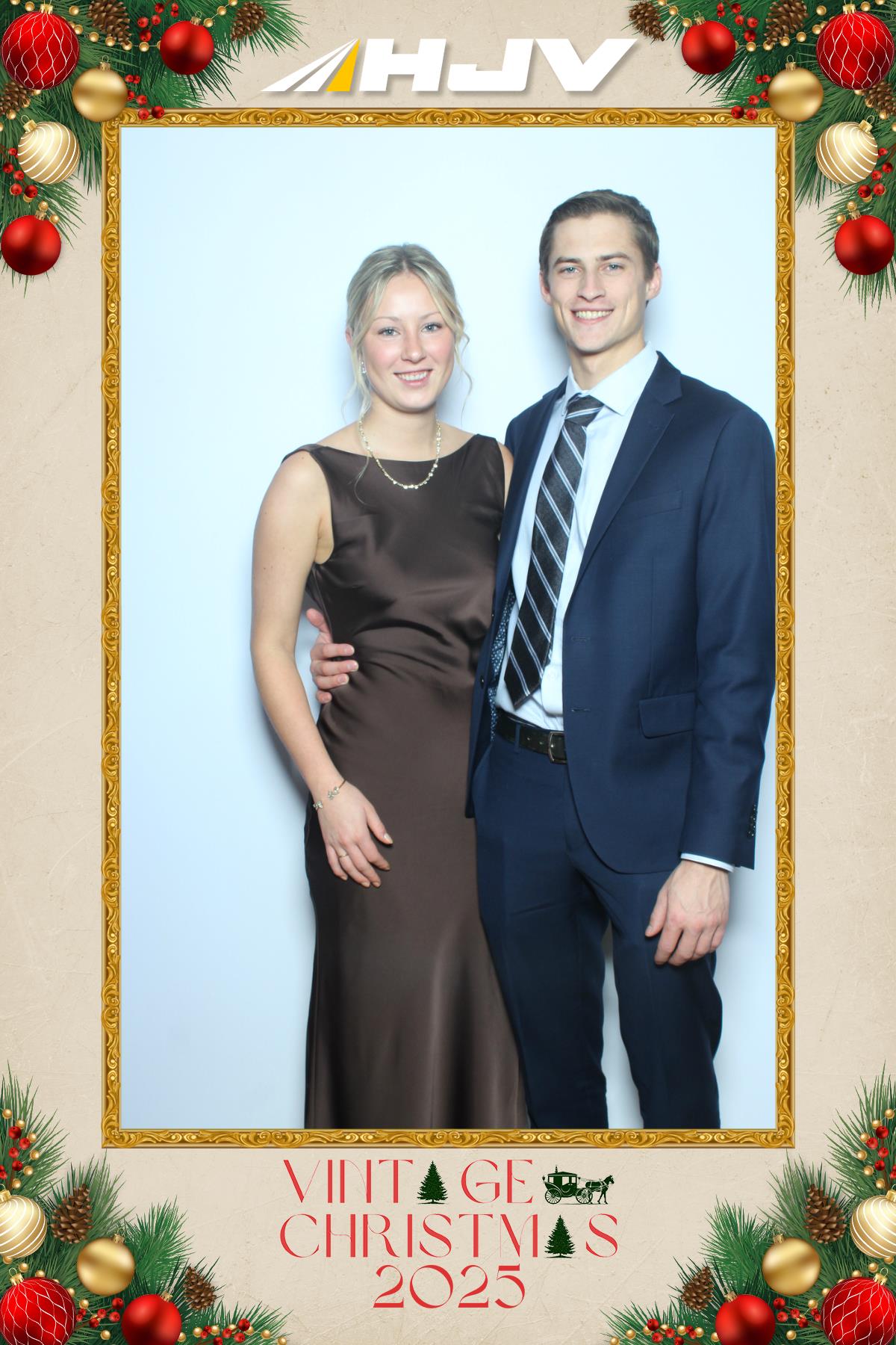 HJV Vintage Christmas 2025 | View more photos from the event at gallery.myselfiemirror.ca/u/romanmyselfiemirrorca/HJV-Vintage-Christmas-2025