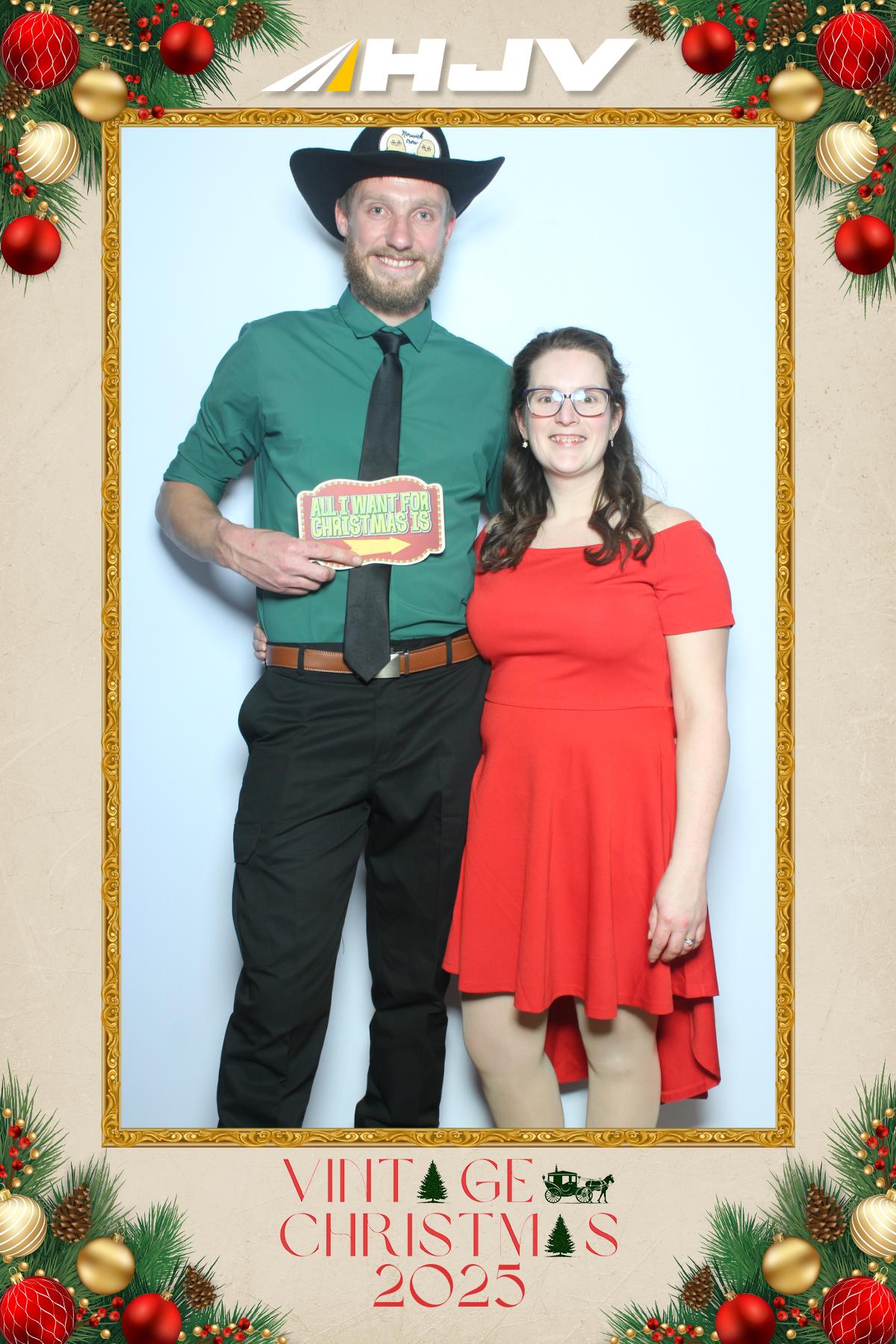 HJV Vintage Christmas 2025 | View more photos from the event at gallery.myselfiemirror.ca/u/romanmyselfiemirrorca/HJV-Vintage-Christmas-2025