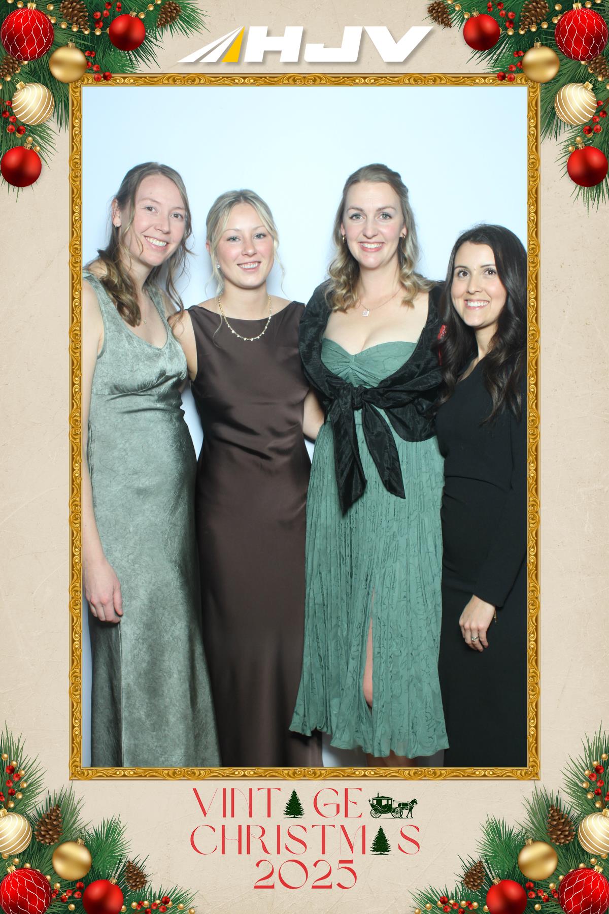 HJV Vintage Christmas 2025 | View more photos from the event at gallery.myselfiemirror.ca/u/romanmyselfiemirrorca/HJV-Vintage-Christmas-2025