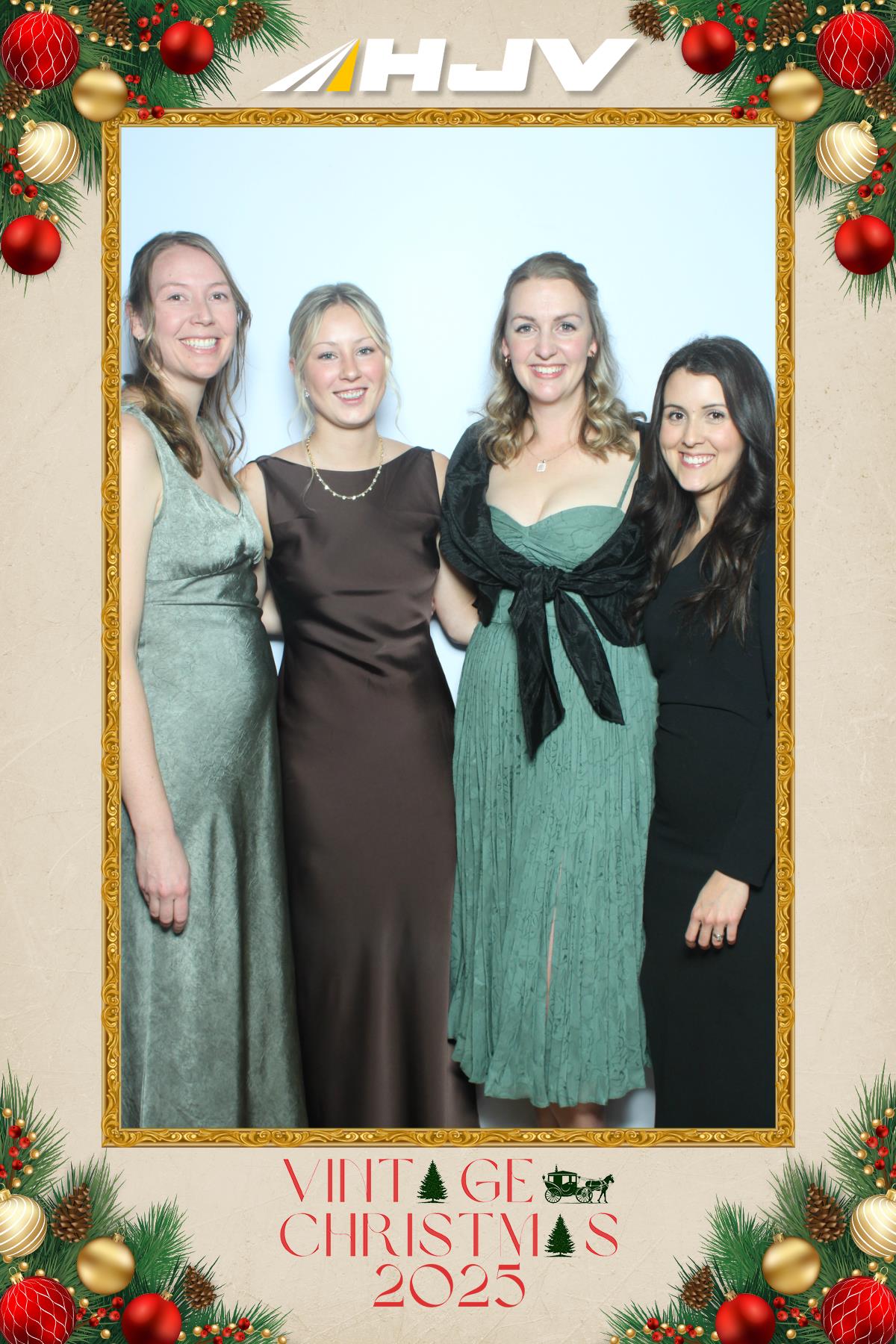 HJV Vintage Christmas 2025 | View more photos from the event at gallery.myselfiemirror.ca/u/romanmyselfiemirrorca/HJV-Vintage-Christmas-2025