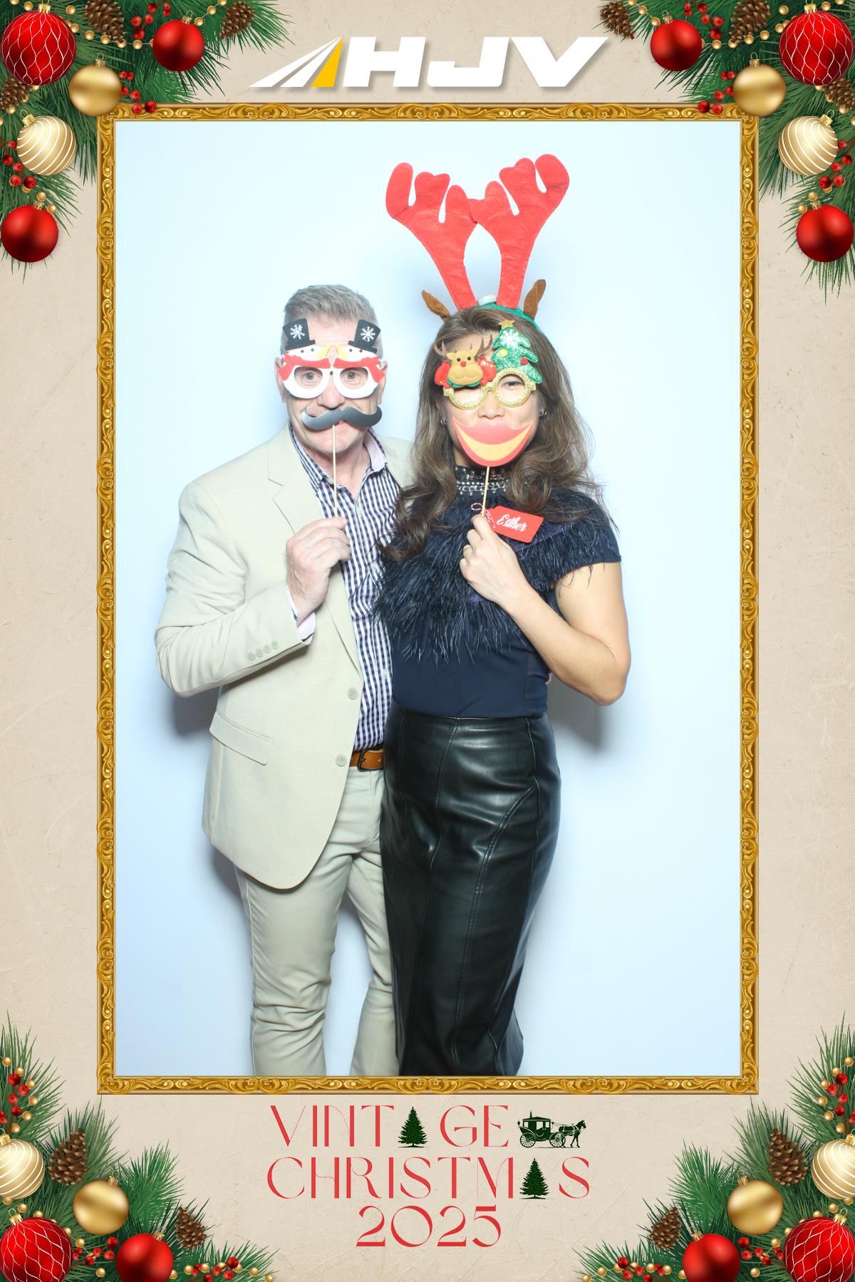 HJV Vintage Christmas 2025 | View more photos from the event at gallery.myselfiemirror.ca/u/romanmyselfiemirrorca/HJV-Vintage-Christmas-2025