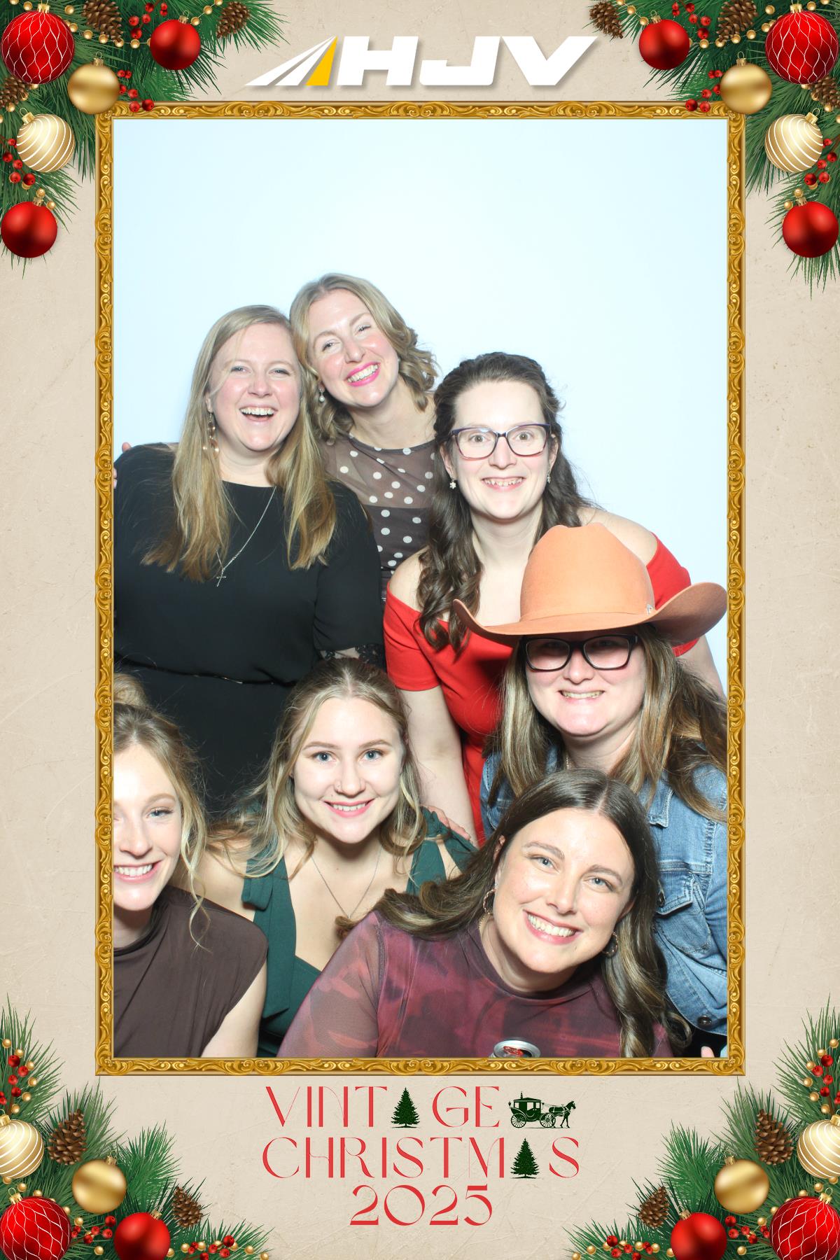 HJV Vintage Christmas 2025 | View more photos from the event at gallery.myselfiemirror.ca/u/romanmyselfiemirrorca/HJV-Vintage-Christmas-2025