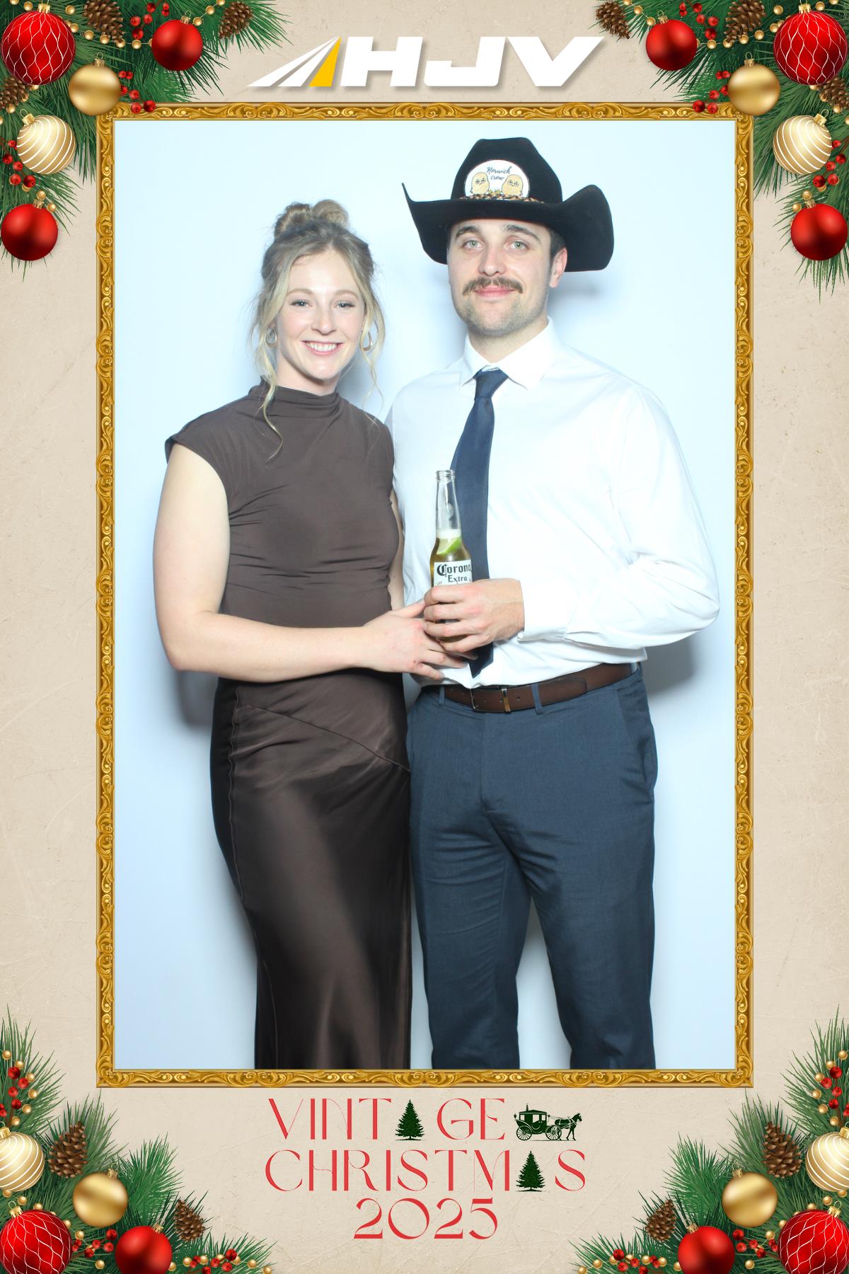 HJV Vintage Christmas 2025 | View more photos from the event at gallery.myselfiemirror.ca/u/romanmyselfiemirrorca/HJV-Vintage-Christmas-2025