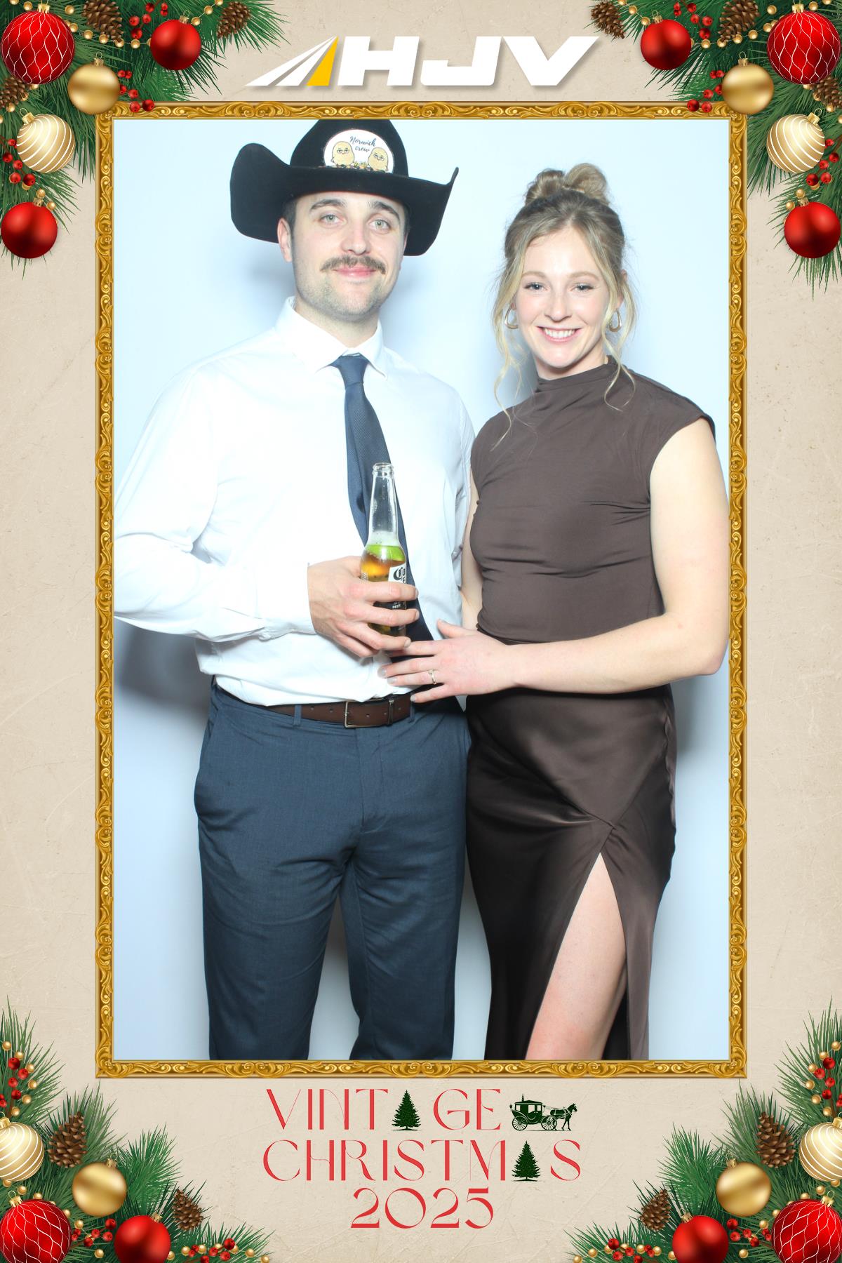 HJV Vintage Christmas 2025 | View more photos from the event at gallery.myselfiemirror.ca/u/romanmyselfiemirrorca/HJV-Vintage-Christmas-2025