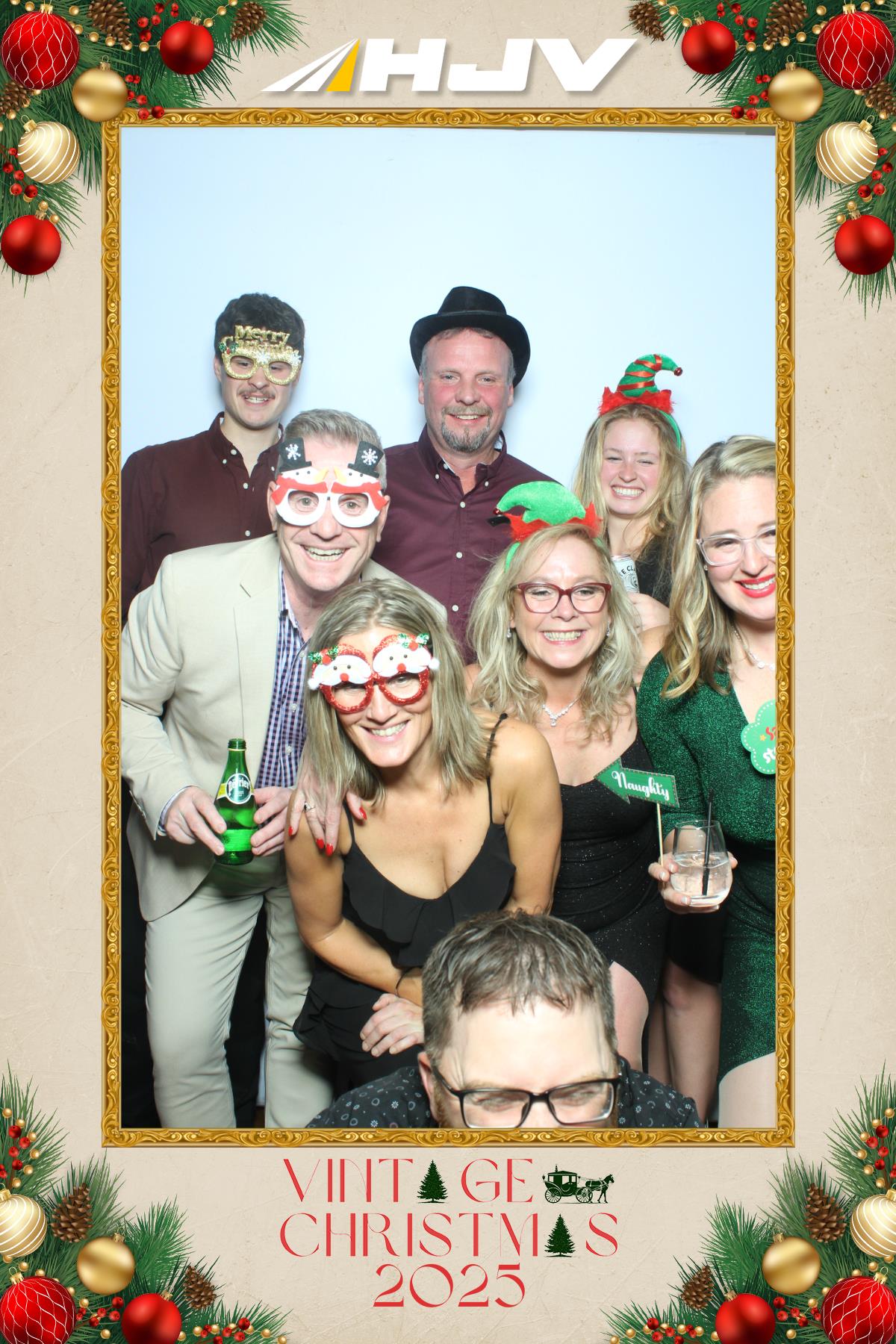 HJV Vintage Christmas 2025 | View more photos from the event at gallery.myselfiemirror.ca/u/romanmyselfiemirrorca/HJV-Vintage-Christmas-2025