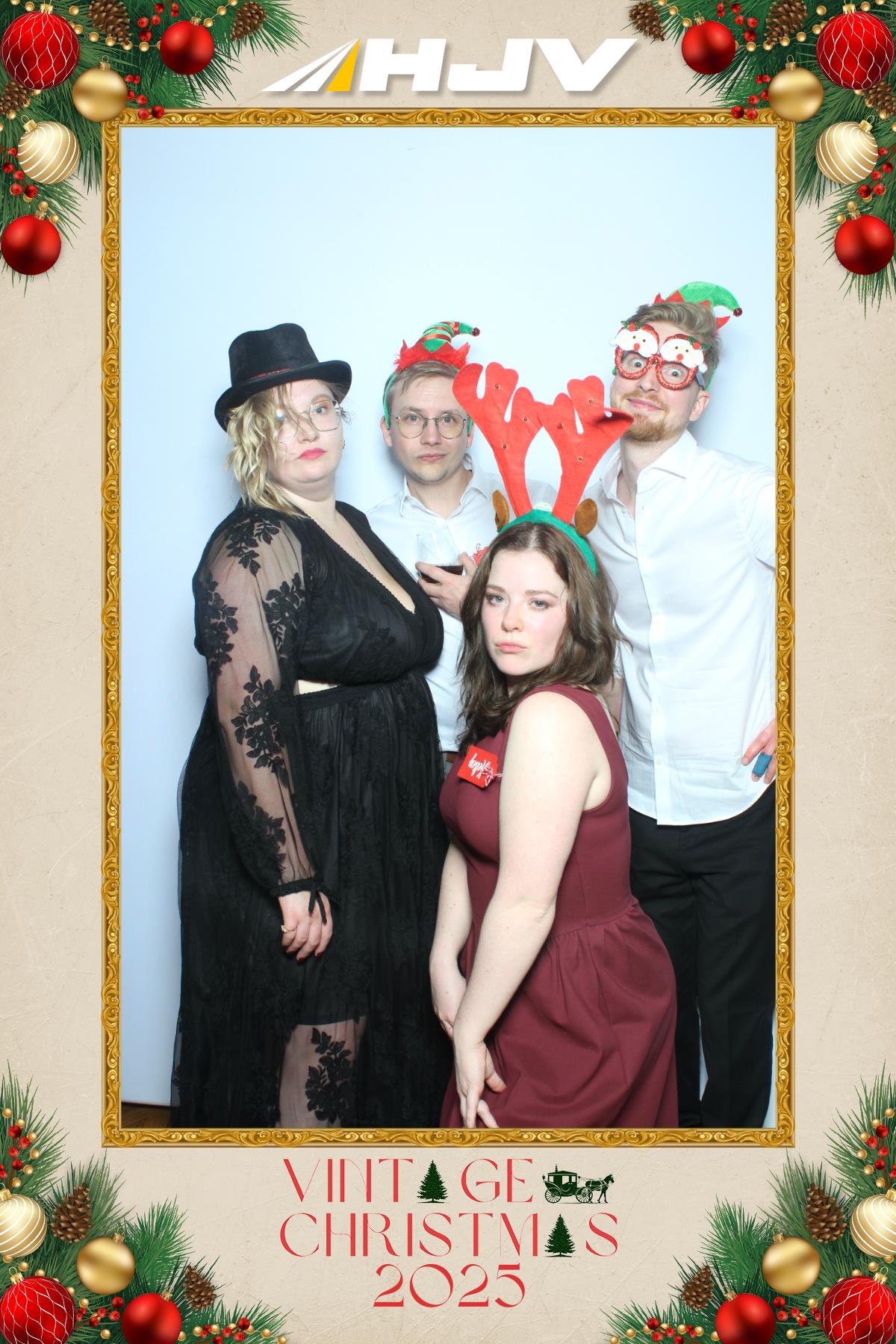 HJV Vintage Christmas 2025 | View more photos from the event at gallery.myselfiemirror.ca/u/romanmyselfiemirrorca/HJV-Vintage-Christmas-2025