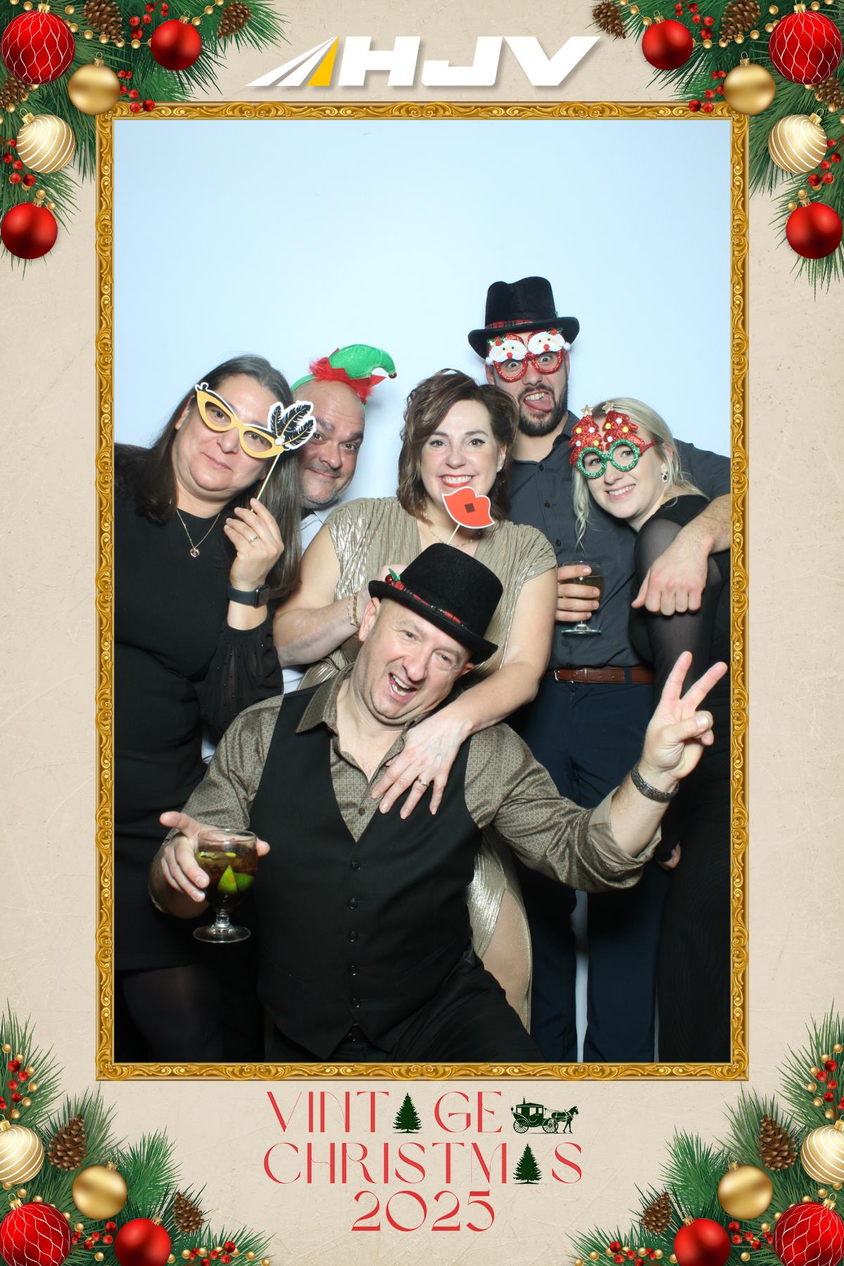 HJV Vintage Christmas 2025 | View more photos from the event at gallery.myselfiemirror.ca/u/romanmyselfiemirrorca/HJV-Vintage-Christmas-2025