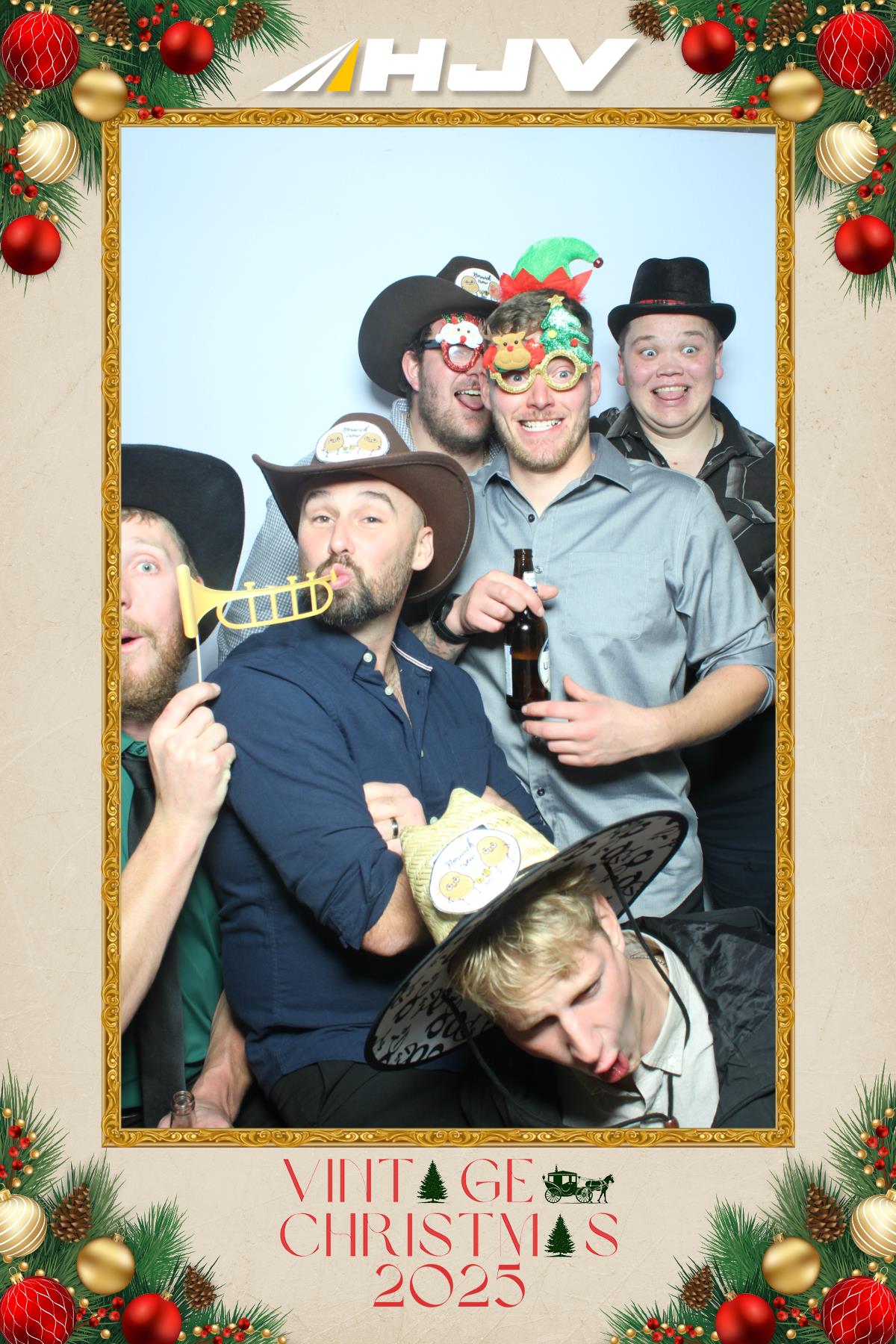 HJV Vintage Christmas 2025 | View more photos from the event at gallery.myselfiemirror.ca/u/romanmyselfiemirrorca/HJV-Vintage-Christmas-2025