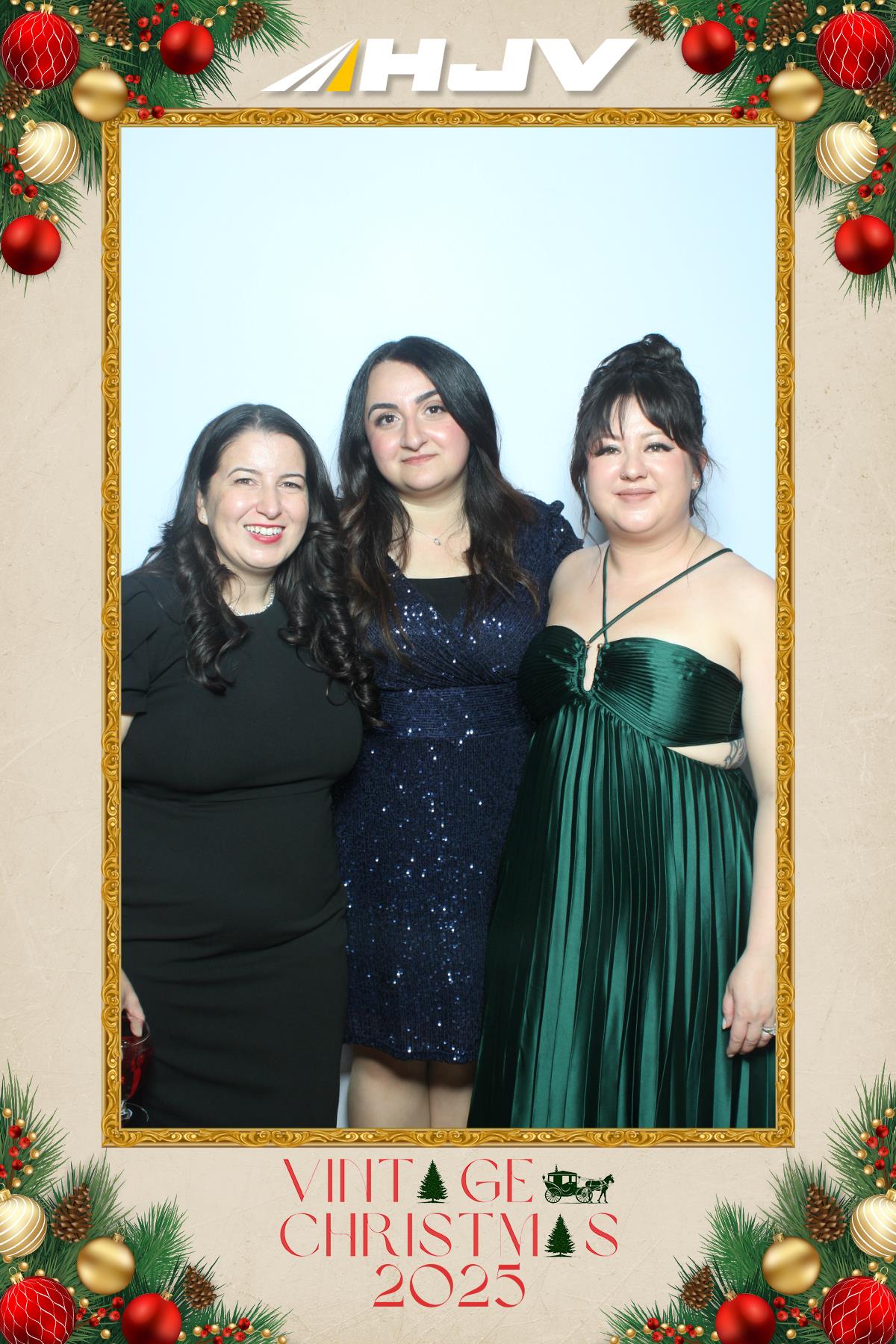 HJV Vintage Christmas 2025 | View more photos from the event at gallery.myselfiemirror.ca/u/romanmyselfiemirrorca/HJV-Vintage-Christmas-2025