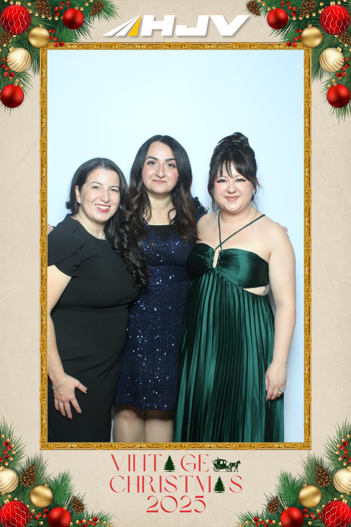 HJV Vintage Christmas 2025 | View more photos from the event at gallery.myselfiemirror.ca/u/romanmyselfiemirrorca/HJV-Vintage-Christmas-2025