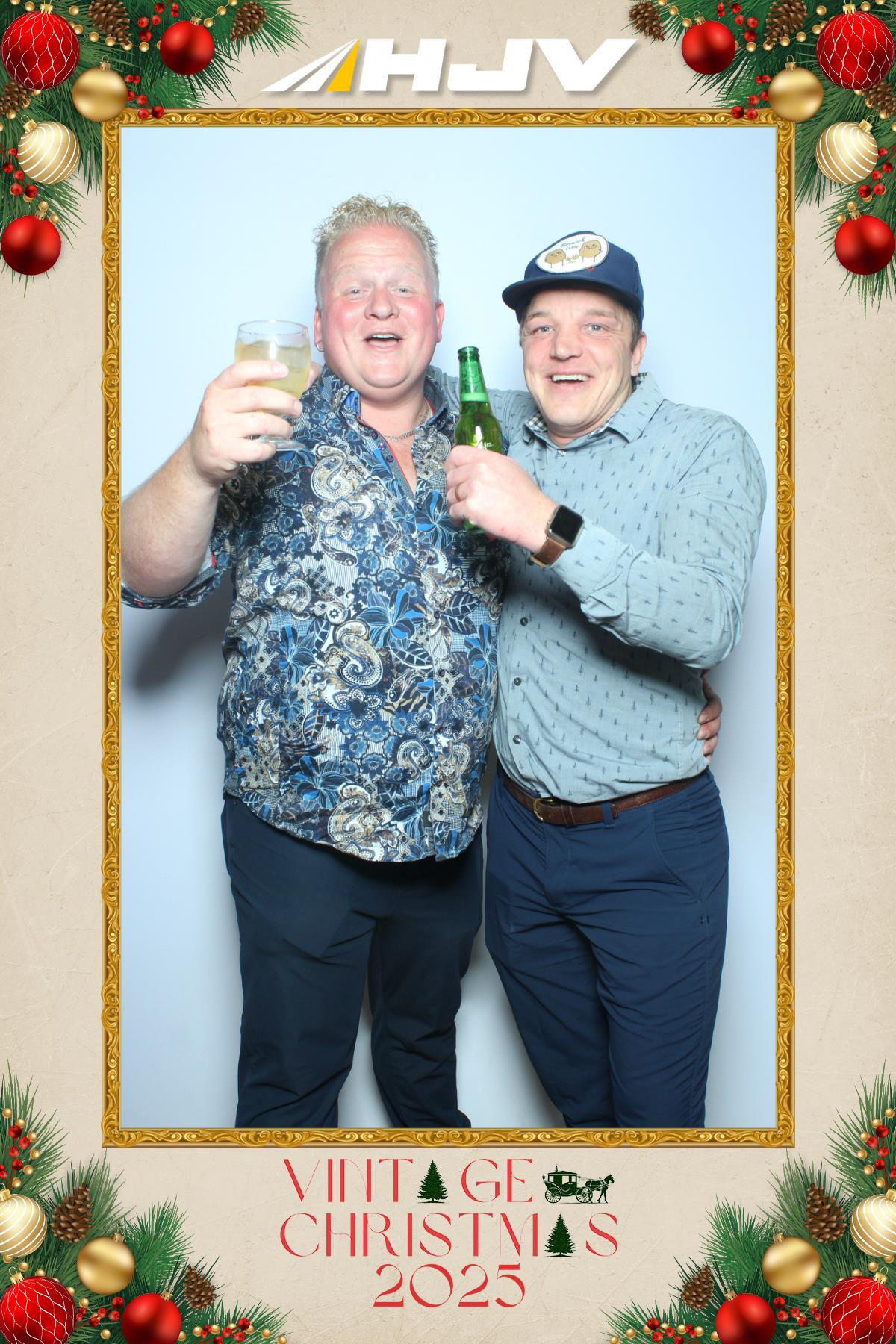 HJV Vintage Christmas 2025 | View more photos from the event at gallery.myselfiemirror.ca/u/romanmyselfiemirrorca/HJV-Vintage-Christmas-2025